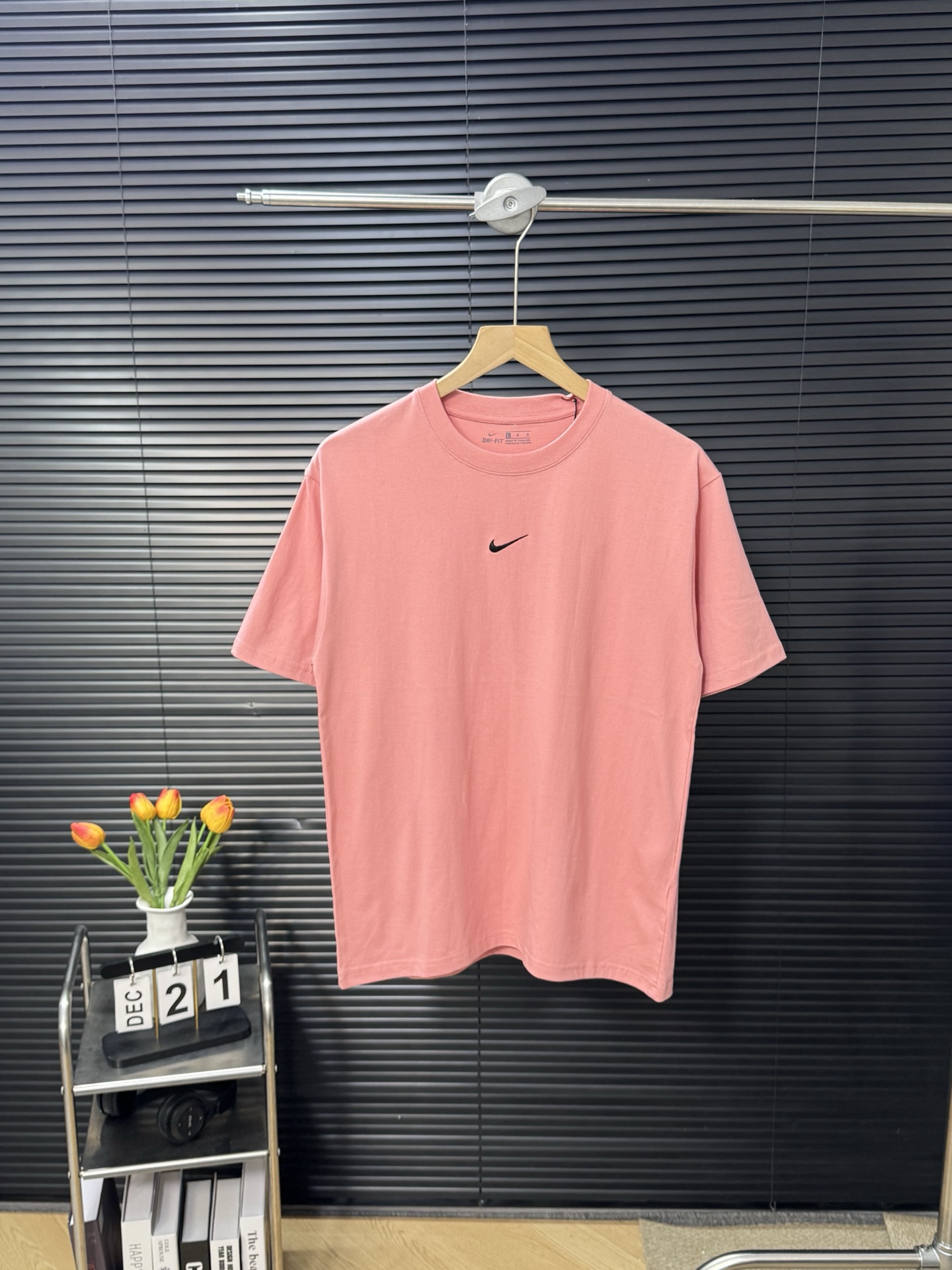 Alternative view of T-Shirt 09384