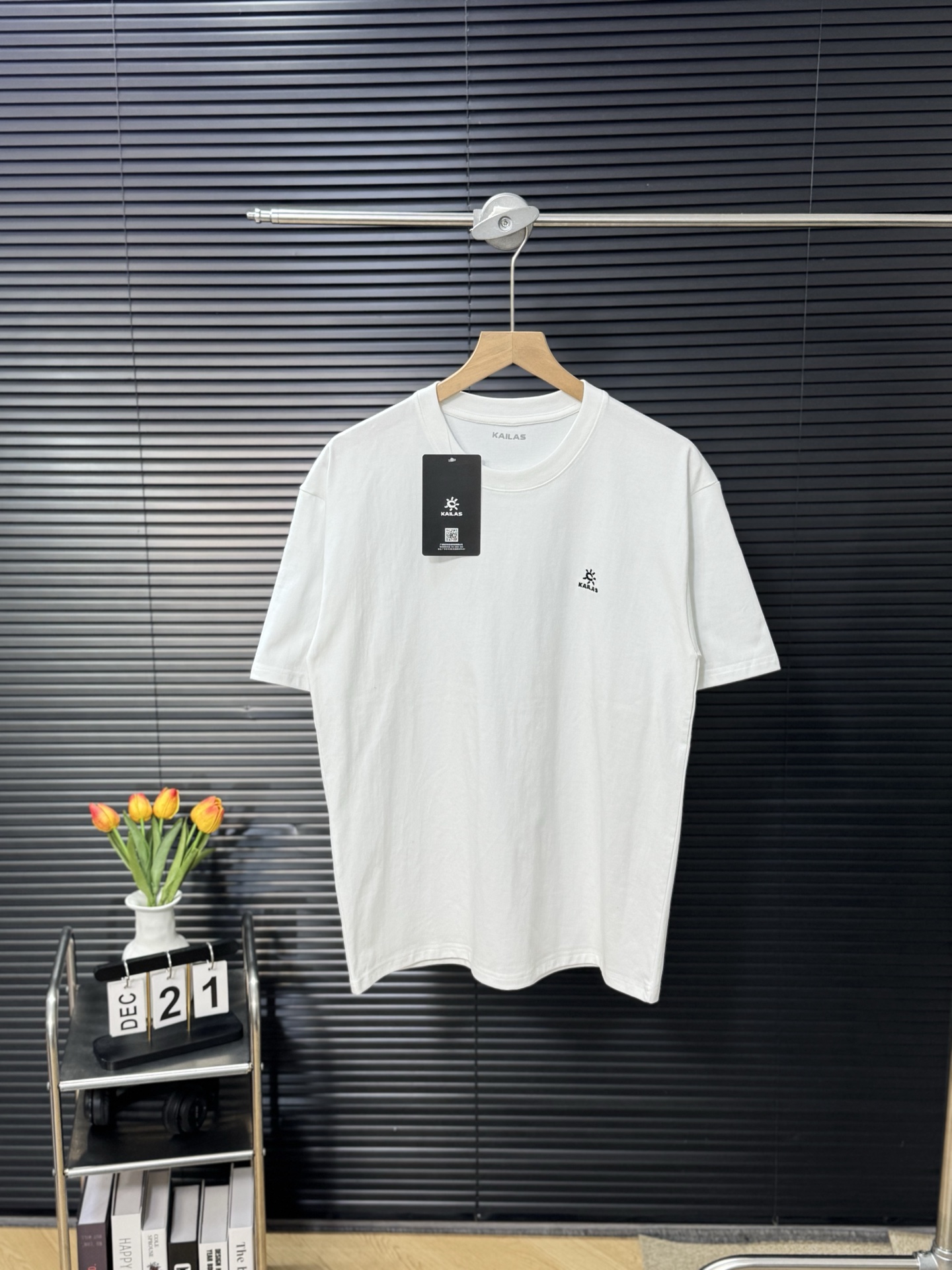 Alternative view of T-Shirt 00787