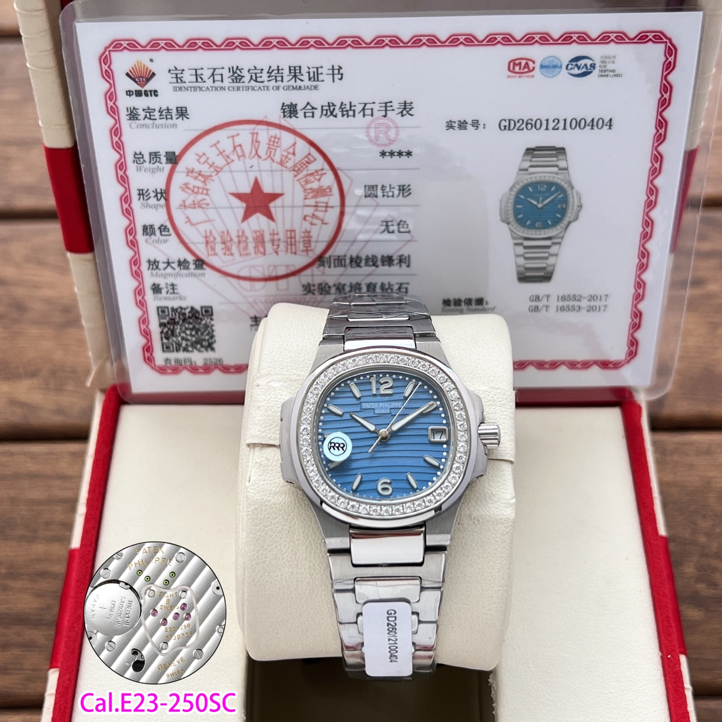 NO:741661,Platinum Diamond RRR Factory and Swiss designers spent two years and spent a lot of money to create the ceiling PP Nautilus 7010 series!  The original mold is restored to the data, reaching 11 fine versions. Highlight 1: It beats most quartz women's watches on the market, and it is equipped with (Swiss original Cal.E 23-250SC movement), which is unique!  0 errors and 0 faults. Highlight 2: The word adopts Swiss strontium aluminate salt (non-radioactive) luminous coating technology, combined with optical coating to enhance light absorption efficiency, extend the afterglow time, restore the original posture, and make the wearer more beautiful at night. Highlight 3: The original size is 32mm in diameter and 6.9mm in thickness. This Nautilus women's model not only has an elegant and sporty style, but also adds a bit of softness, making women's watches more personalized and fashionable. It is also one of the most popular PP women's watches at the moment!  The case is made of 316 stainless steel and set with 46 brilliant diamonds. Highlight 4: Heavy gold customized PP original Patek Philippe latest butterfly buckle, the latest release from the restoration counter. This is the real ceiling, the quality can be seen, pay attention to the details of the RRR factory. It is not just an ordinary buckle in the market. The thickness of 6.9 is truly as thin as a cicada. The entire watch has a vacuum intracranial platinum and rose gold two-color option, bringing extraordinary touch and visual enjoyment, showing a bright luster.  When precise rhythms blend into soft curves, the sun and starlight appear on your wrist. The 7010 series uses contemporary design vocabulary to interpret the eternal feminine charm. Look for the RRR factory to give you a quality that you can wear with confidence.,,patek philippe19860909白 金 钻 RRR厂联合瑞士设计师耗时两年,重金打造天花板PP鹦鹉螺7010系列！原版起模还原数据,达到11精细对版. 亮点1 秒杀市面绝大多数石英女表,搭载（瑞士原装Cal.E 23-250SC机芯）绝无仅有！0误差0故障. 亮点2 字面采用瑞士铝酸锶盐（无放射性）夜光涂层工艺,结合光学涂层增强吸光效率,延长余晖时间,还原原版姿态,让佩戴者在夜晚更显靓丽. 亮点3 原版尺寸32mm直径,6.9mm厚度.此款鹦鹉螺女款不仅拥有优雅运动风格,还增加了几分柔美、使得女装腕表更加个性时尚,也是当下最热门的PP女士腕表之一！表壳316精钢镶钻46颗明亮式钻石. 亮点4 重金定制PP原装百达翡丽最新蝴蝶扣,还原专柜最新发布,这才是真真正正的天花板,品质看得到,认准RRR厂细节.而非市场随便搭配普通扣. 6.9厚度真正做到薄如蝉翼,整表真空颅内白金及玫瑰金双色任选,带来非凡触感与视觉享受,呈现璀璨光泽. 当精密律动融入柔美曲线,当日辉与星光跃然腕上.7010系列,以当代设计语汇,诠释永恒女性魅力.认准RRR厂,给你一个戴着自信的品质.,,patek philippe,Watch