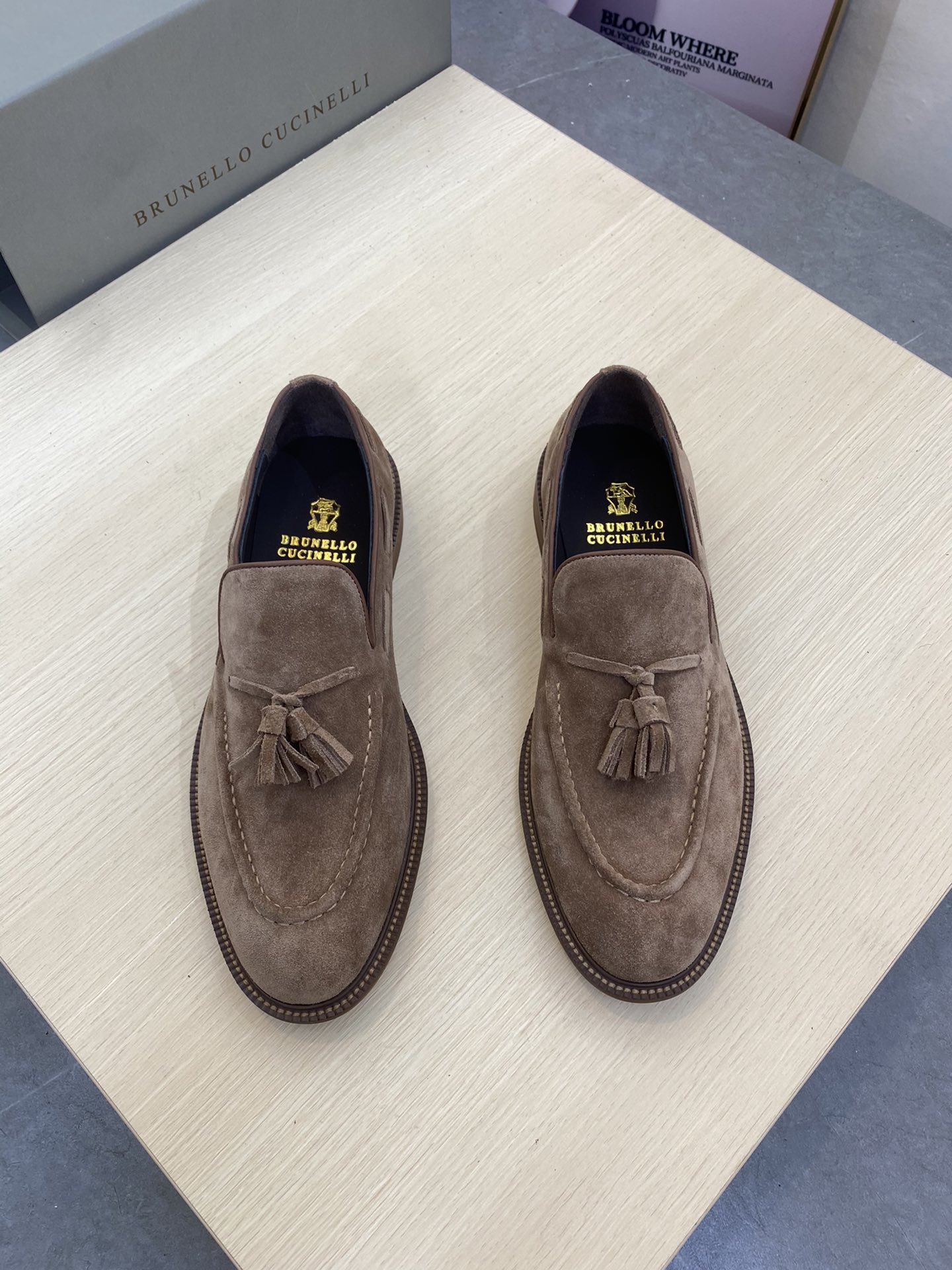 NO:272807,BC new product Brunello Cucinell* casual leather shoes Classic yarn inspires the exquisiteness and sporty taste of this sneaker. The high mercerized beef reverse velvet upper is extremely light and elastic. The sides of the shoe show a tight appearance. The toe adopts the unique 