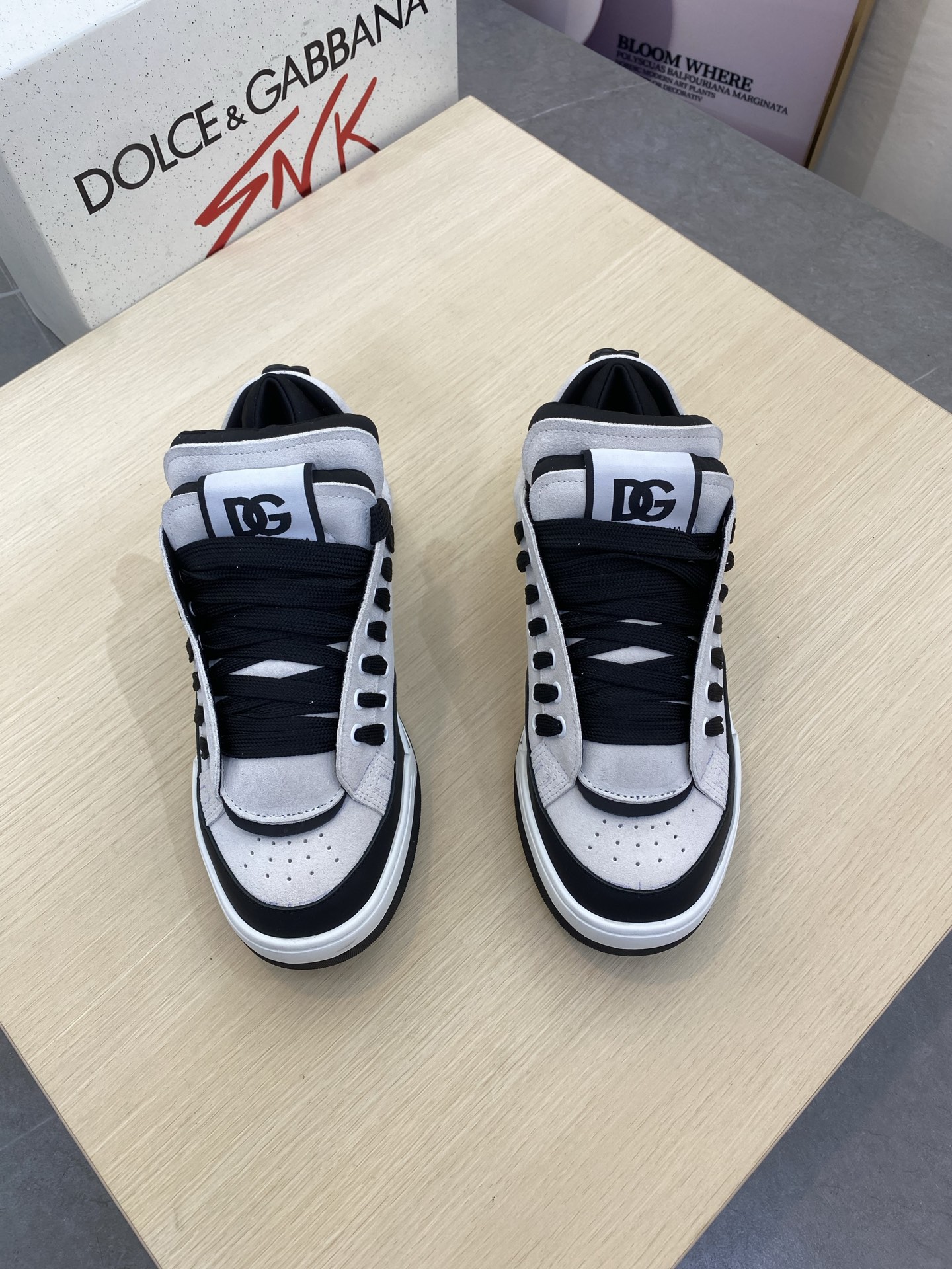 Dolce & Gabbana Men's Leather Sneakers - Premium Comfort, Stylish Design 2 i1745339819361 6326 0 0
