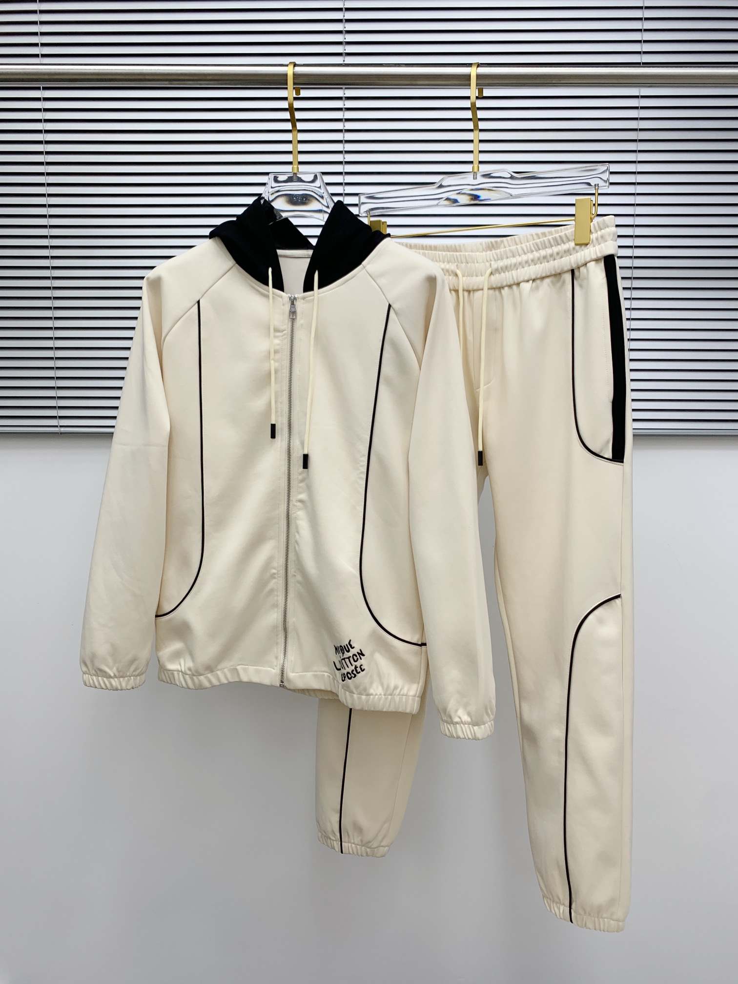 Luxe Loungewear: Zwart-Wit Kleurenblok Hooded Trainingspak van Topkwaliteit
