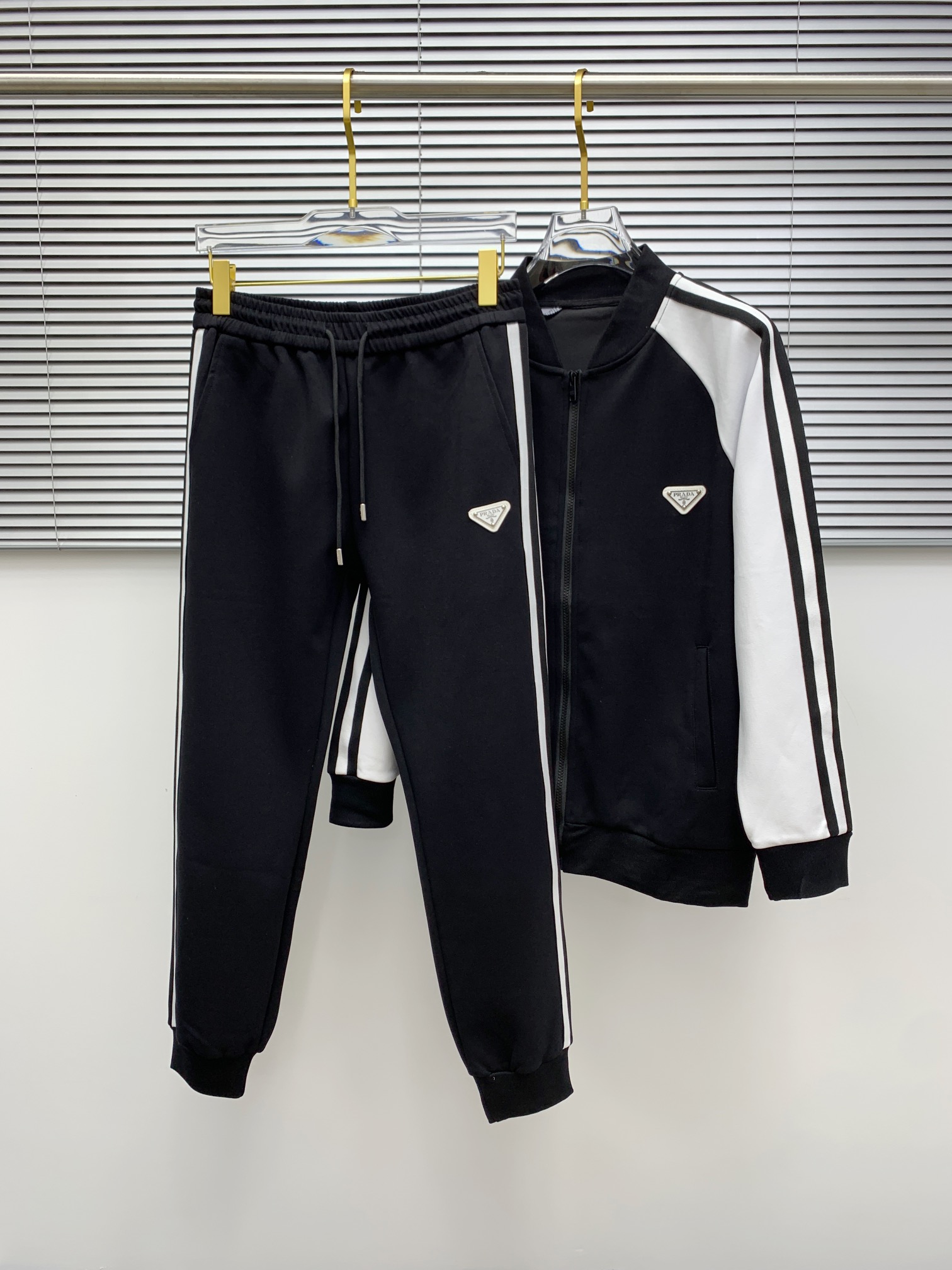 Prada Black & White Colorblock Tracksuit with Logo Patch, Size M-XXXL 11 i1724264642 1271 3