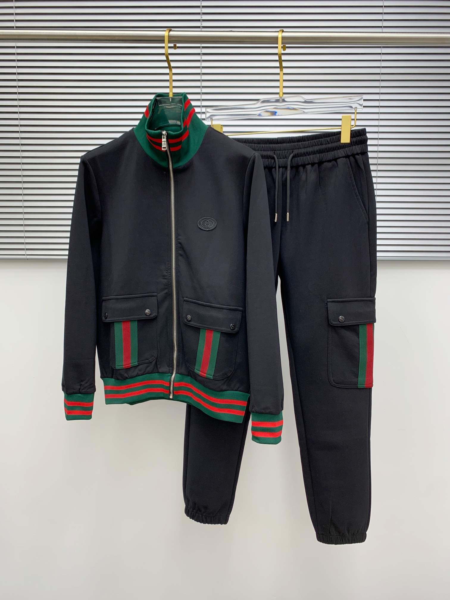 NO:510161,Gucc* set style m-xxxl The latest and most top double G letter embroidered logo stand collar classic multi-pocket webbing trendy casual set, the top quality counter is on sale, the top production process imported fabric, the unique design of the counter model, using imported high-end custom imported silk thread with first-class feel!  ,gucci,alexander wang19860909Gucc*套装版型m-xxxl 最新最顶级双G字母绣花logo立领经典多口袋织带潮流休闲套装,最顶级的品质专柜在售,顶级制作工艺进口面料,专柜款独特设计,采用进口高端订制进口丝线手感一流！,,gucci,alexander wang,Men's clothing