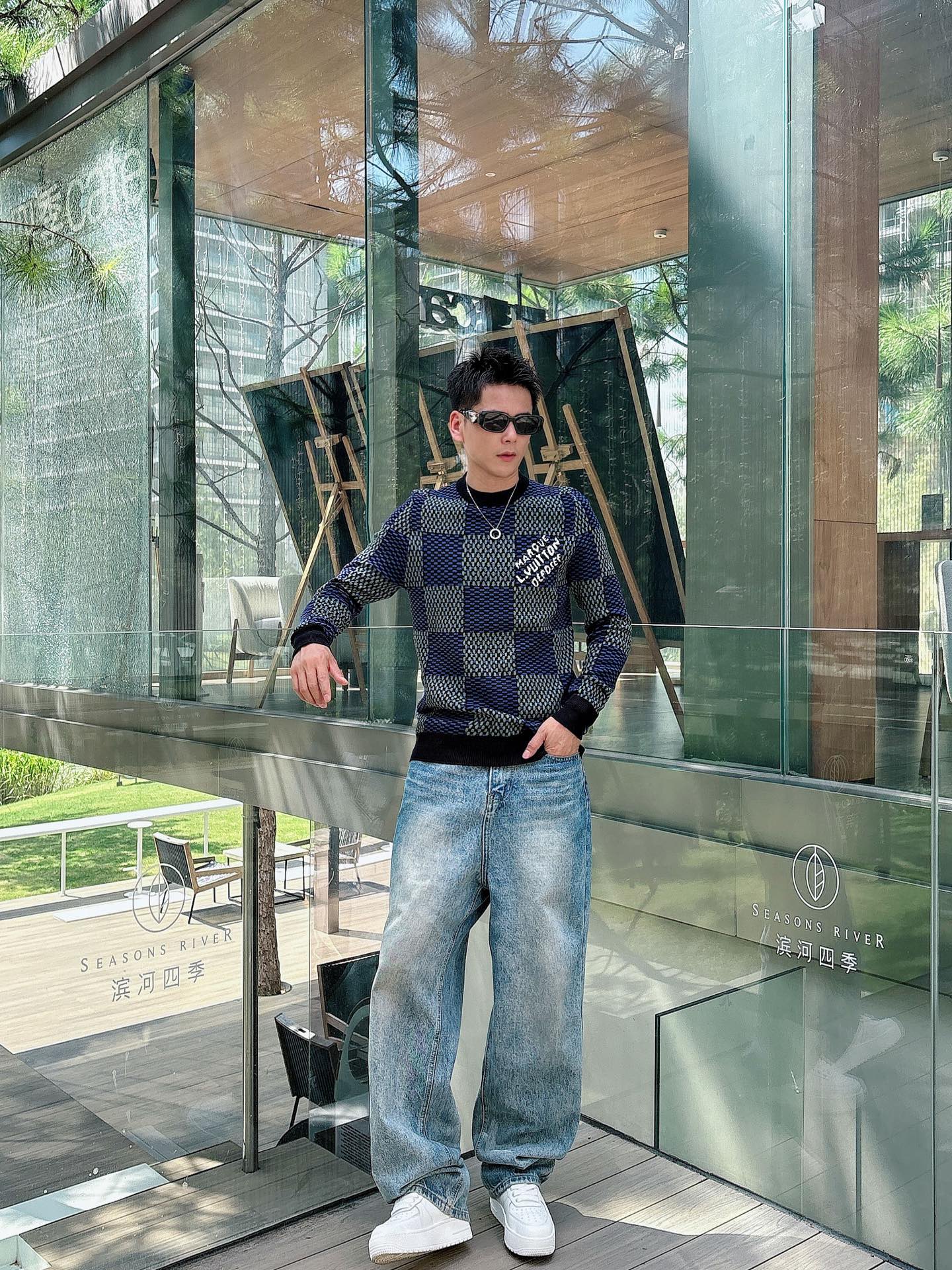 NO:509177,L brand* fitting M-XXXL 2025 autumn and winter new chessboard letter jacquard sweater, exquisite craftsmanship counter fabric, top-level elements fusion, classic short-sleeved 3-mark complete, trendy men's fashion, whether it is the comfort of the upper body or the incomparable existence, T-shirt, alexander wang19860909L牌*合身版型M-XXXL 2025秋冬新款棋盘格字母提花羊毛衫,精致工艺专柜面料,顶级元素融合打造,经典短袖3标齐全,潮男时尚,无论是上身舒适度还是都是无可比拟的存在,,T-shirt,alexander wang,Men's clothing