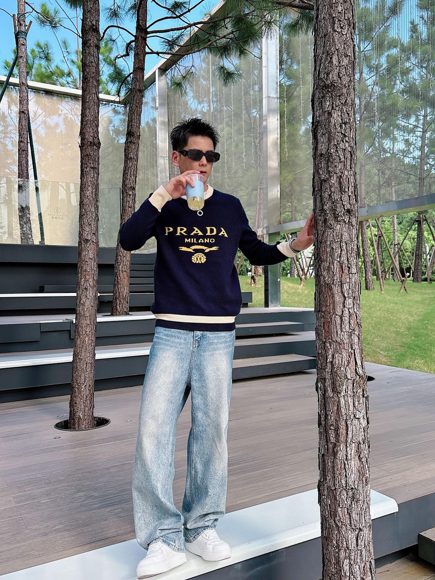 NO:509180,PRAD* fit style M-XXXL The latest and most top color-blocking jacquard counter quality wool sweater, top-level production craft imported fabrics, unique design of the counter model, using imported high-end custom imported silk thread with first-class feel!  Official website for sale, prada, alexander wang19860909PRAD*合身版型M-XXXL 最新最顶级拼色提花专柜品质羊毛衫,顶级制作工艺进口面料,专柜款独特设计,采用进口高端订制进口丝线手感一流！官网在售,,prada,alexander wang,Men's clothing