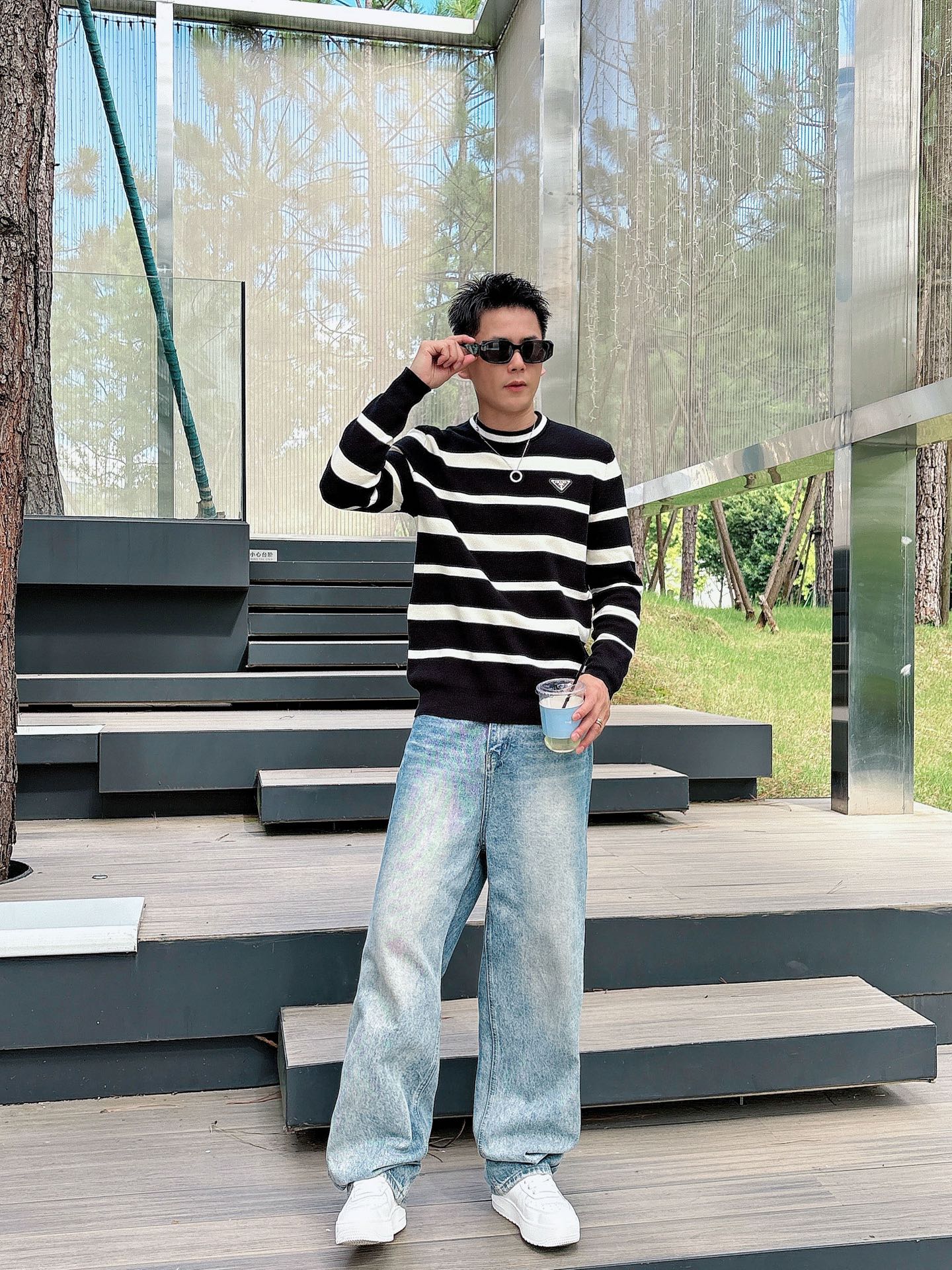 NO:509189,Prad* fitting M-XXXL 25 autumn and winter metal triangles all over classic wool sweater, exquisite craftsmanship counter fabric, striped contrasting colors top elements fusion, 3 standards, trendy men's fashion, whether it is the comfort of the upper body or the incomparable existence, prada, alexander wang19860909Prad*合身版型M-XXXL 25款秋冬金属三角遍经典羊毛衫,精致工艺专柜面料,条纹撞色顶级元素融合打造,3标齐全,潮男时尚,无论是上身舒适度还是都是无可比拟的存在,,prada,alexander wang,Men's clothing