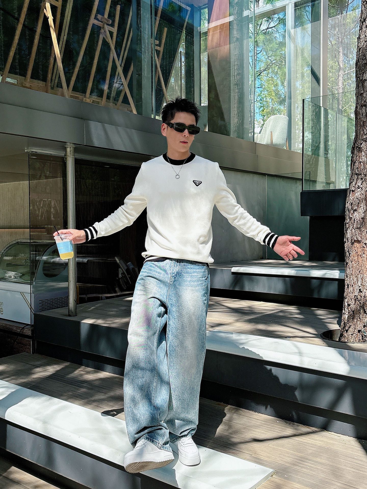 NO:509195,Prad* fitting M-XXXL 25 autumn and winter metal triangles all over classic wool sweater, exquisite craftsmanship counter fabric, striped contrasting colors top elements fusion, 3 standards, trendy men's fashion, whether it is the comfort of the upper body or the incomparable existence, prada, alexander wang19860909Prad*合身版型M-XXXL 25款秋冬金属三角遍经典羊毛衫,精致工艺专柜面料,条纹撞色顶级元素融合打造,3标齐全,潮男时尚,无论是上身舒适度还是都是无可比拟的存在,,prada,alexander wang,Men's clothing