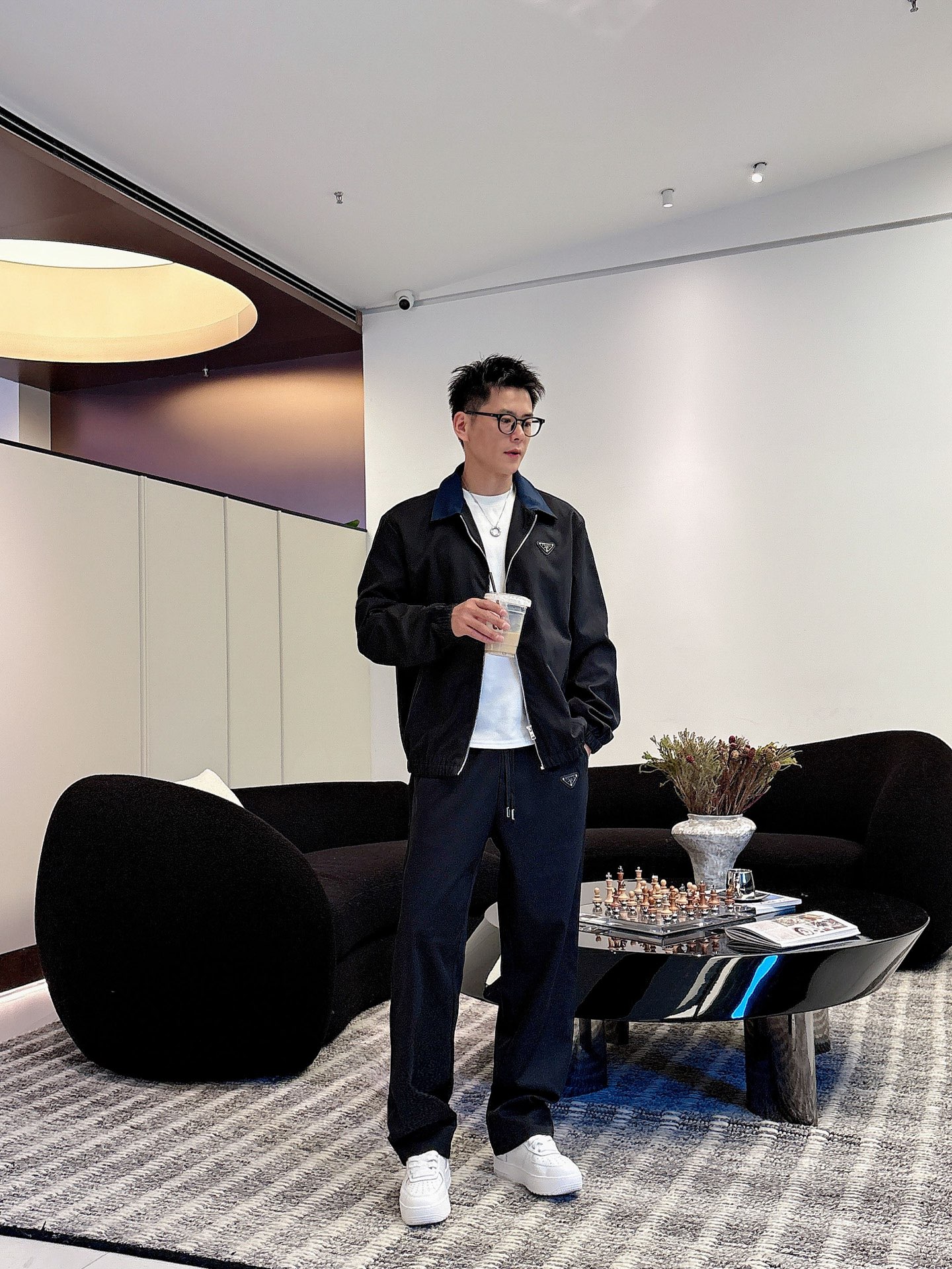 NO:572369,Prada Prada* casual suit version 2025 autumn and winter top imported private goods, high-end splicing suit, customized hardware to create a multi-zipper and multi-pocket design suit, the counter model is fashionable yet luxurious. The quality is unquestionable. The upper body effect is great, the same style on the luxury official website. Style counter size M-3XL,, prada, prada, alexander wang19860909普拉达 Prada*休闲套装版型 2025秋冬款顶级进口私货,高端拼接套装,定制五金打造多拉链多口袋设计套装,专柜款时尚不失奢华 品质毋庸置疑 上身效果超赞,奢华官网同款 款式专柜尺码M-3XL,,prada,prada,alexander wang,Men's clothing