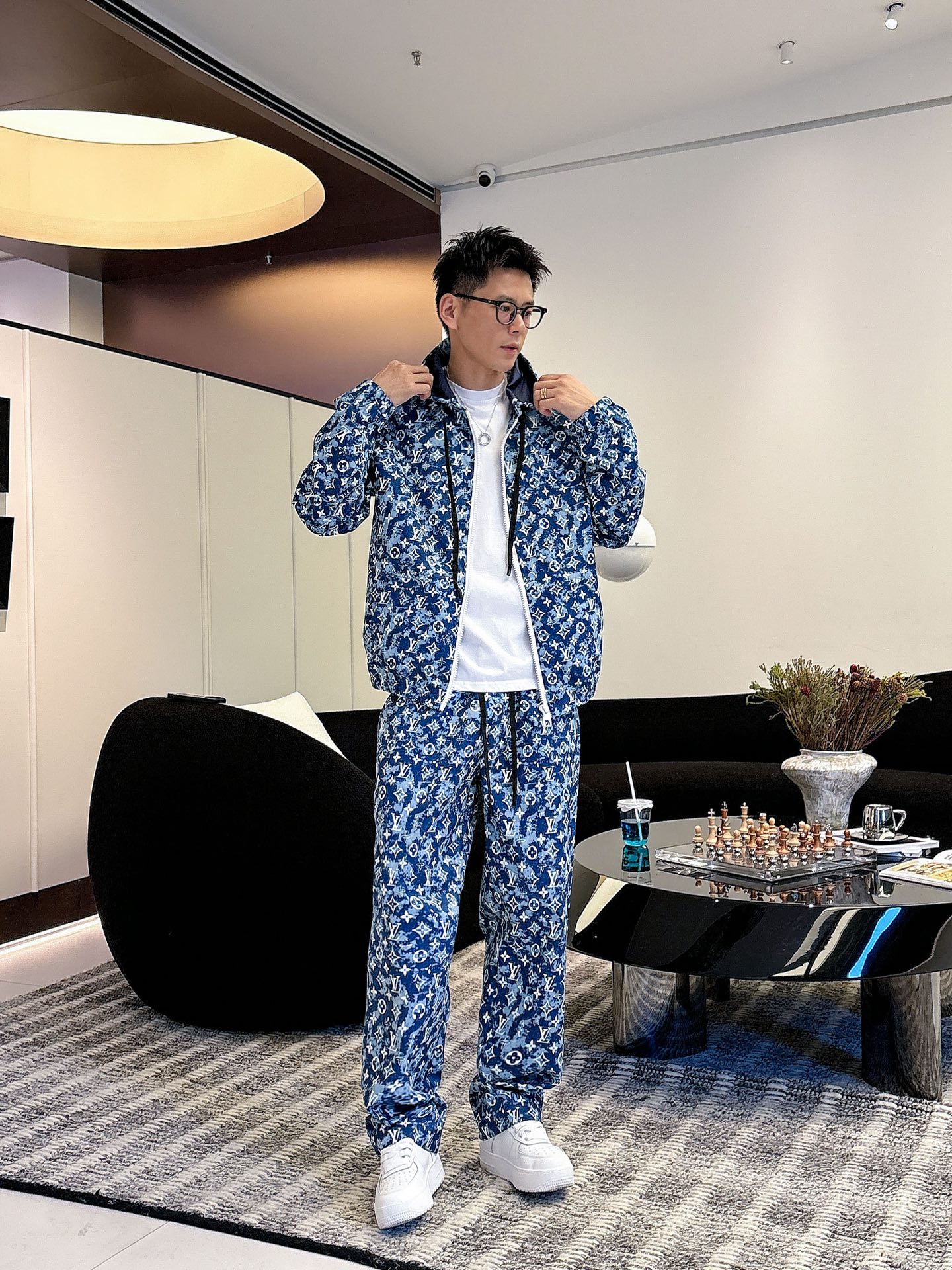 NO:685052,LV Lujia* casual suit version 2025 autumn and winter top imported private goods, high-end spliced ​​hooded suit with customized hardware to create a multi-zipper and multi-pocket design suit, the counter model is fashionable yet luxurious. The quality is unquestionable. The upper body effect is great, the same style on the luxury official website. Style counter size M-3XL,, louis vuitton, louis vuitton, louis vuitton, hats,19860909LV 驴家*休闲套装版型 2025秋冬款顶级进口私货,高端拼接连帽套装定制五金打造多拉链多口袋设计套装,专柜款时尚不失奢华 品质毋庸置疑 上身效果超赞,奢华官网同款 款式专柜尺码M-3XL,,louis vuitton,louis vuitton,louis vuitton,hats,,Men's clothing