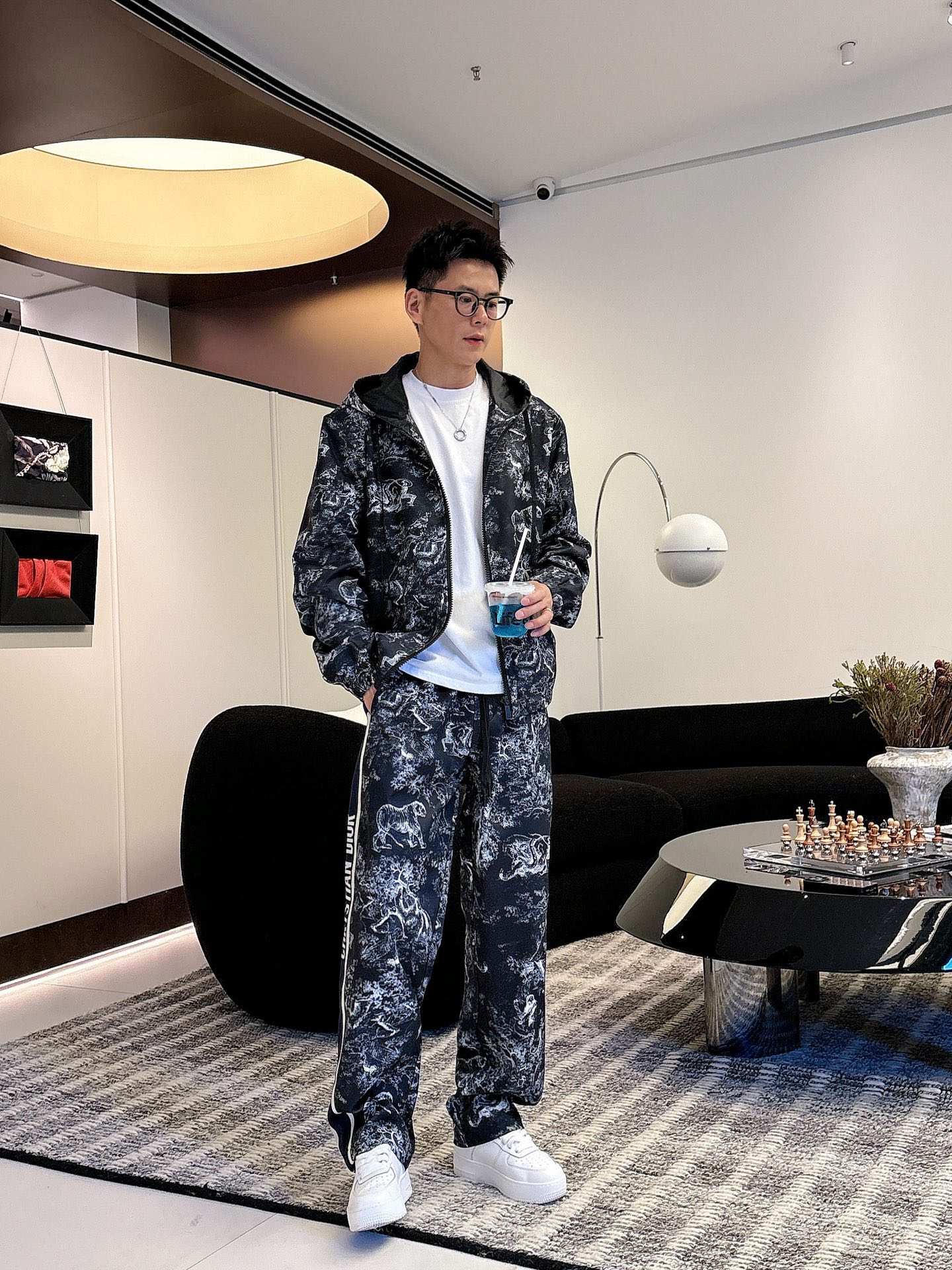 NO:521676,Dior* casual set style 2025 autumn and winter style top imported private goods, high-end splicing hooded set custom hardware to create multi-zipper multi-pocket design set, the counter style is fashionable and luxurious, the quality is unquestionable, the upper body effect is excellent, the same style on the luxury official website, style counter size M-3XL,,dior,dior,hats,alexander wang19860909迪奥 Dior*休闲套装版型 2025秋冬款顶级进口私货,高端拼接连帽套装定制五金打造多拉链多口袋设计套装,专柜款时尚不失奢华 品质毋庸置疑 上身效果超赞,奢华官网同款 款式专柜尺码M-3XL,,dior,dior,hats,alexander wang,Men's clothing