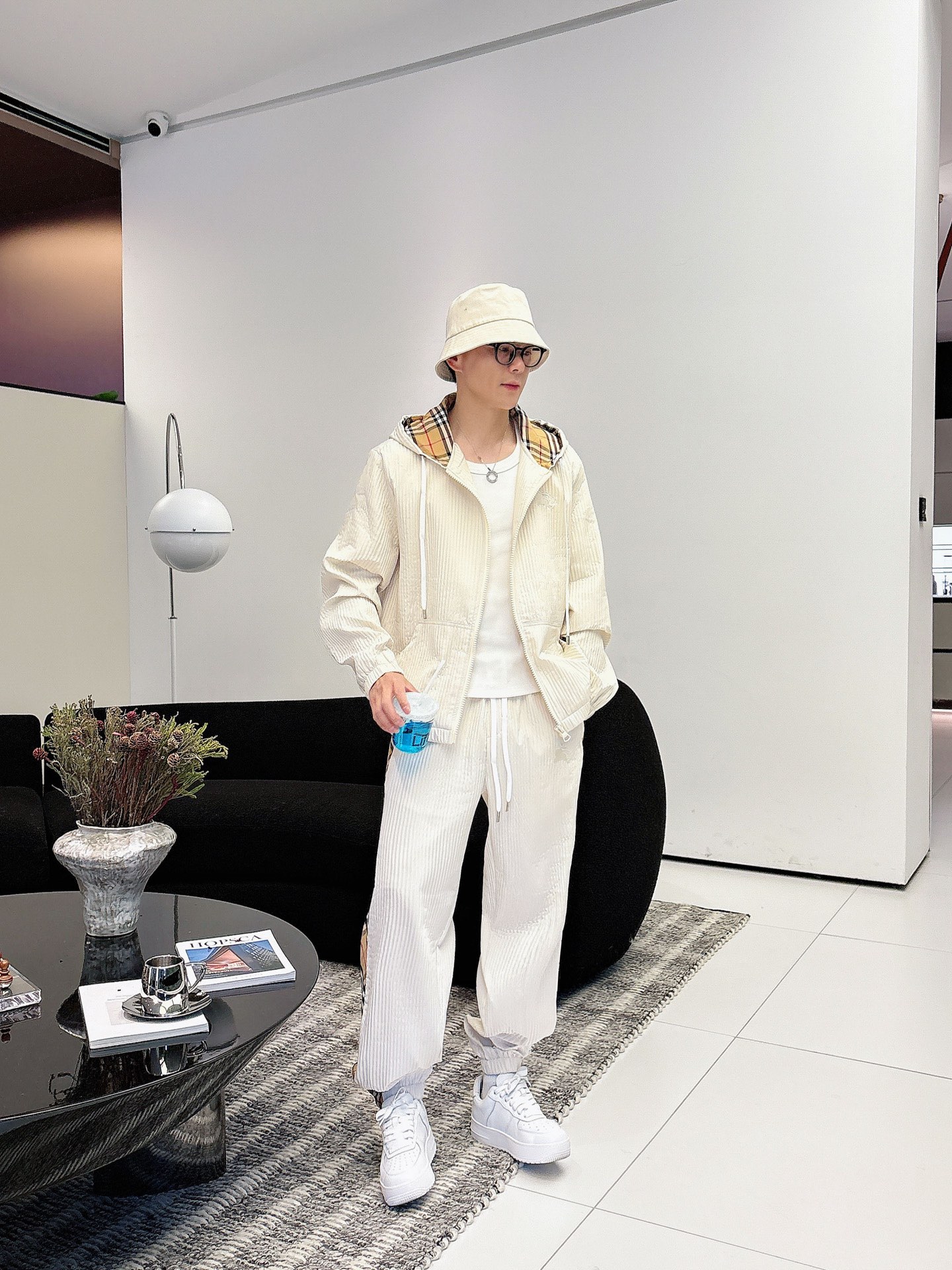 NO:685035,Burberry BBR* casual suit version 2025 autumn and winter top imported private goods, high-end spliced ​​hooded suit with customized hardware to create a multi-zipper and multi-pocket design suit, the counter version is fashionable yet luxurious. The quality is unquestionable and the upper body effect is great. The same style on the luxury official website. Style counter size M-3XL,, burberry, hats,19860909巴宝莉 BBR*休闲套装版型 2025秋冬款顶级进口私货,高端拼接连帽套装定制五金打造多拉链多口袋设计套装,专柜款时尚不失奢华 品质毋庸置疑 上身效果超赞,奢华官网同款 款式专柜尺码M-3XL,,burberry,hats,,Men's clothing