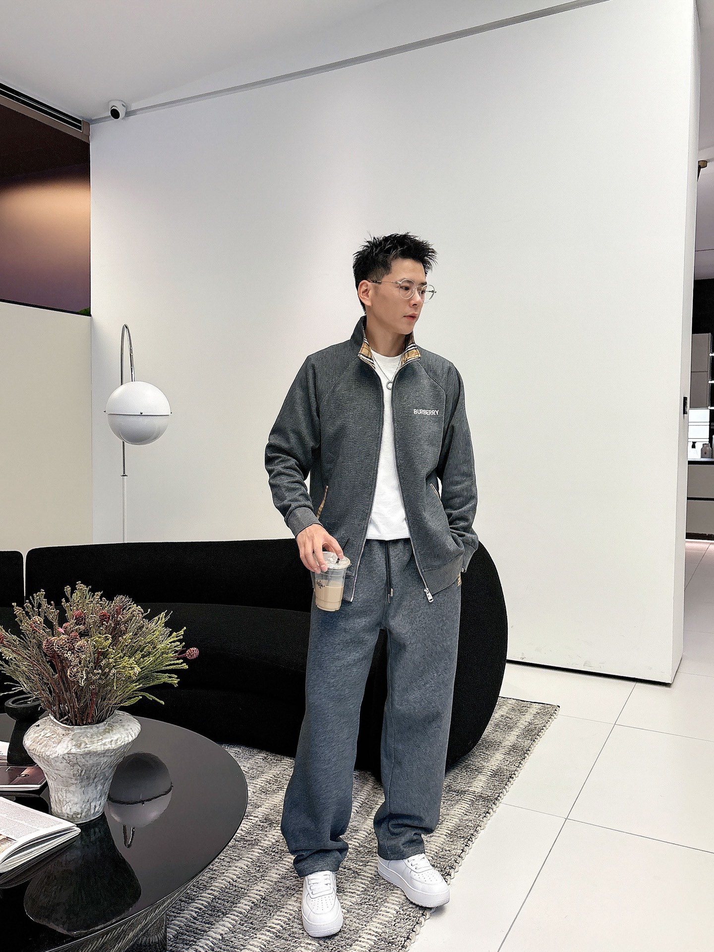 NO:527102,BBR* Set style m-xxxl Top-grade gray suit jacquard plaid pocket casual set, logo embroidered classic black and white webbing fusion versatile counter zipper set, sun velvet top-grade precision made and fusion auxiliary materials, classic 3 standards complete, trendy men's fashion, whether it is the comfort of the upper body or it is incomparable 170-125(M) 175-140(L) 178-155 (XL) 178-170(XXL) 180-185(XXXL) your,,alexander wang19860909BBR* 套装版型m-xxxl 顶级灰色套装提花格子口袋休闲套装,logo绣花经典黑白织带融合百搭专柜款拉链款套装,阳光绒顶级精工制做融合辅料打造,经典3标齐全,潮男时尚,无论是上身舒适度还是都是无可比拟的存在 170-125(M) 175-140(L) 178-155 (XL)178-170(XXL) 180-185(XXXL) your,,alexander wang,Men's clothing