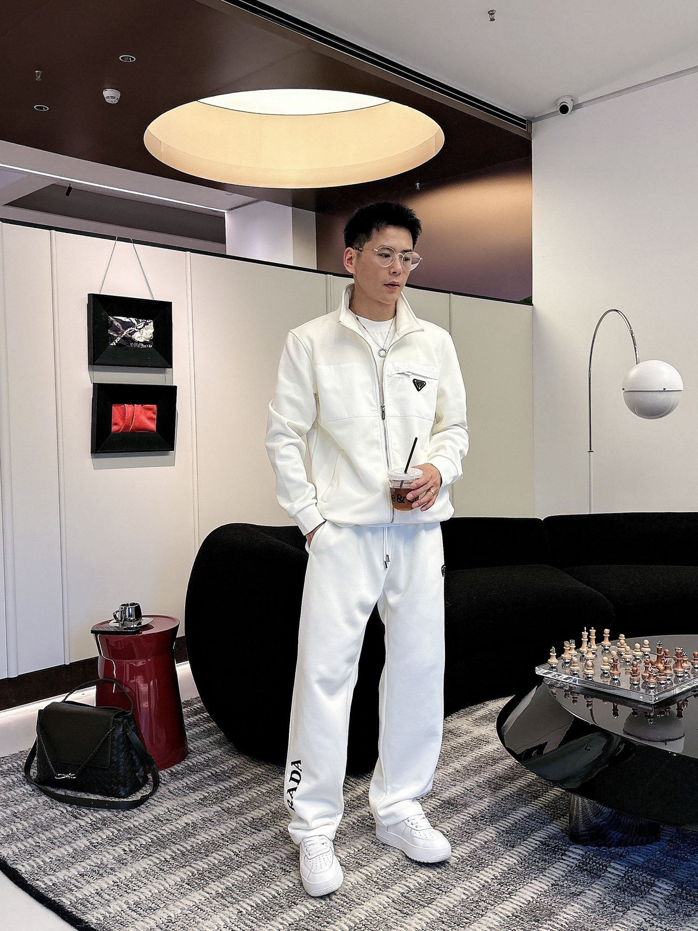 NO:527093,PRAD* set style M-XXXL Top-level spliced ​​metal triangle label pocket zipper letter logo splicing casual set, classic black and white fusion versatile counter style set, top-level precision made fusion auxiliary materials, trendy men's fashion, whether it is the comfort of the upper body or the incomparable existence, it can be said to be a must-have for summer 170-125(M) 175-140(L) 178-155 (XL) 178-165(XXL) 180-175(XXXL),,prada,alexander wang19860909PRAD*套装版型M-XXXL 顶级拼接金属三角标口袋拉链字母logo拼接休闲套装,经典黑白融合百搭专柜款套装,顶级精工制做融合辅料打造,潮男时尚,无论是上身舒适度还是都是无可比拟的存在,可以说是夏日必备 170-125(M) 175-140(L) 178-155 (XL)178-165(XXL) 180-175(XXXL),,prada,alexander wang,Men's clothing