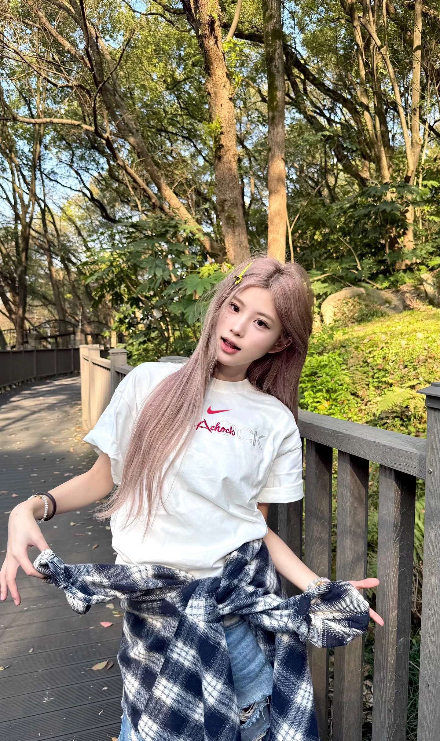 Alternative view of T-Shirt 02670