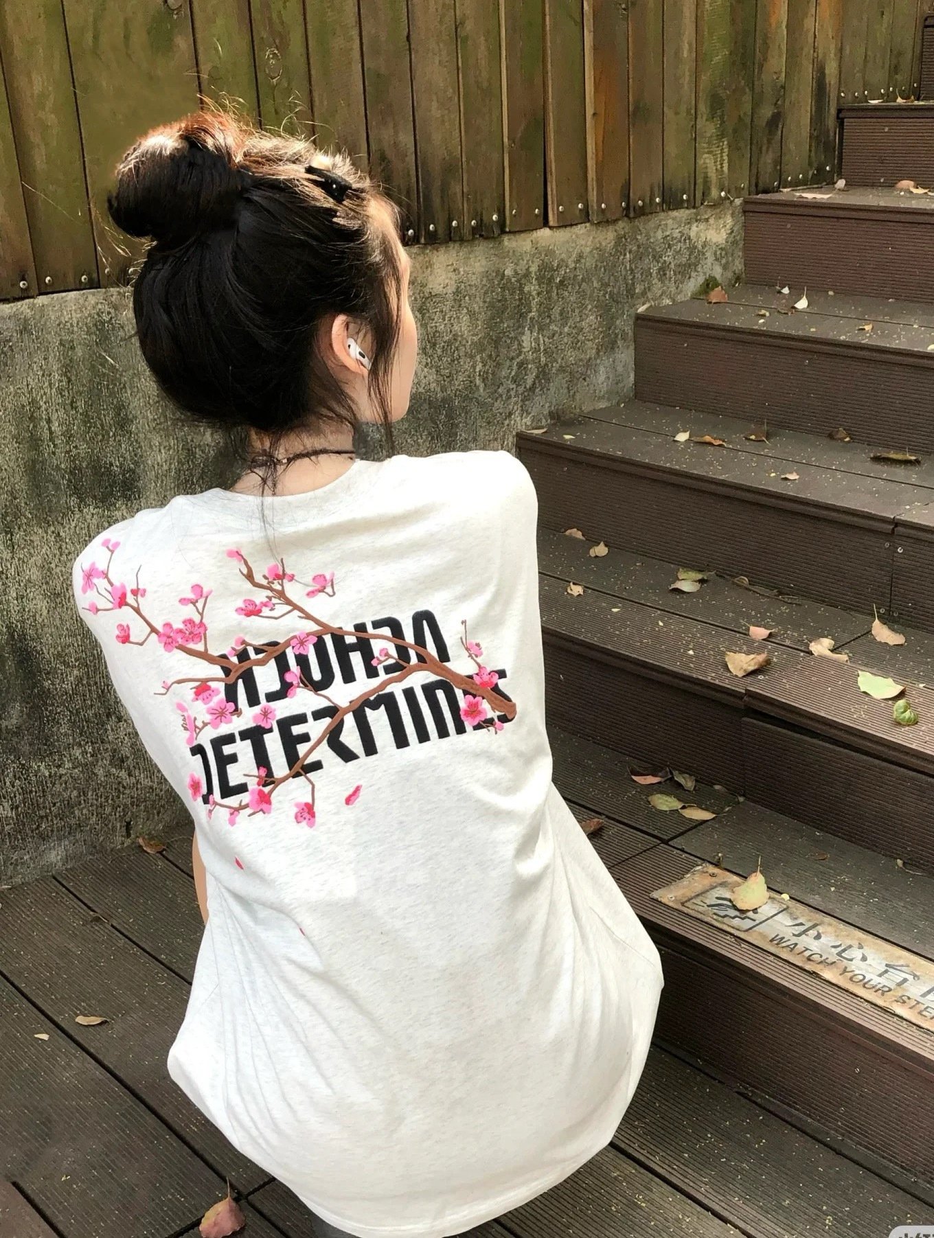 Alternative view of T-Shirt 02668