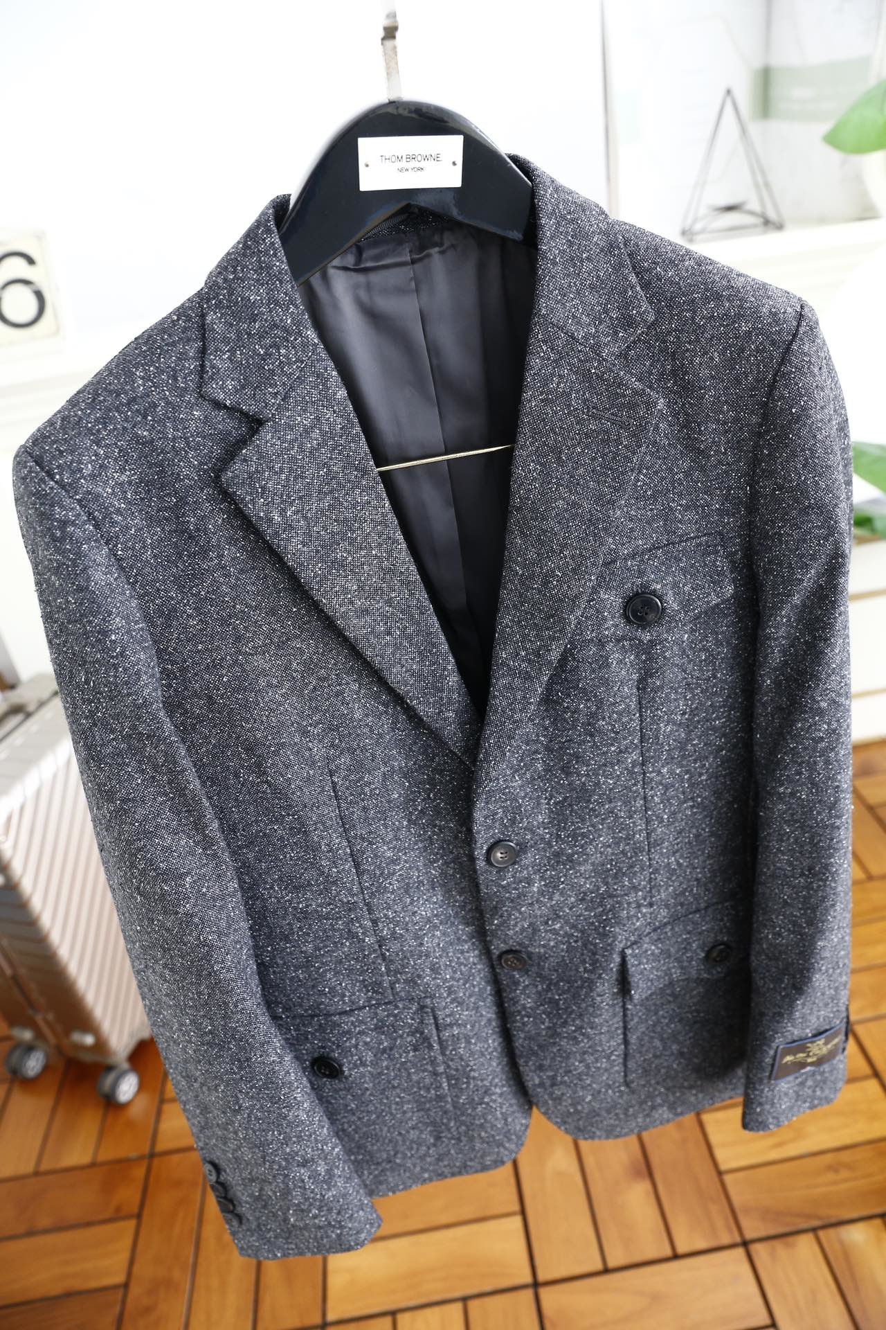 路易威*/LouisVuit*on.时尚男士羊毛西服贸易公司渠道货人气极高的一款单品通体的造型颇具设计感