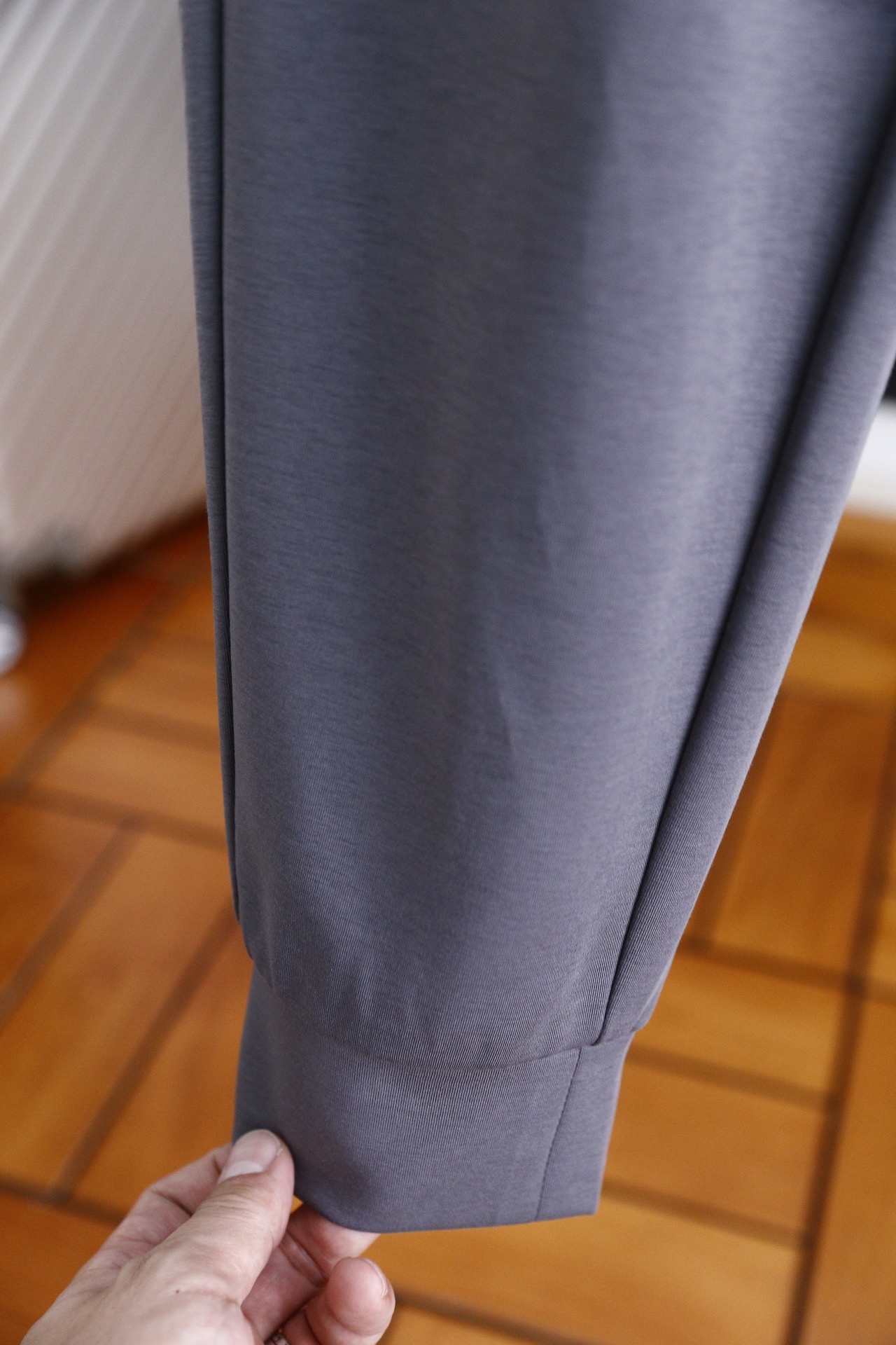 芬迪/F*ndi.24夏季新品时尚潮牌原单休闲裤采用进口高档顶面料奢华品牌经典logo设计上身随意舒服！