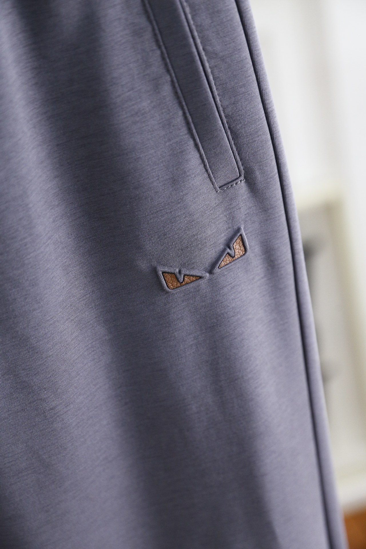 芬迪/F*ndi.24夏季新品时尚潮牌原单休闲裤采用进口高档顶面料奢华品牌经典logo设计上身随意舒服！
