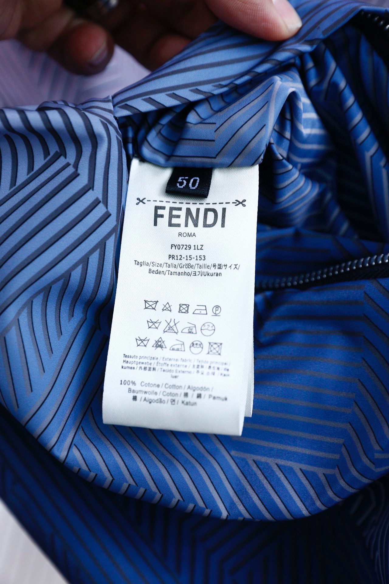 芬迪/Fen*i.24春季新品双面可穿夹克采用高端顶级面料！顶级时尚大牌经典数码印花logo设计采用定制