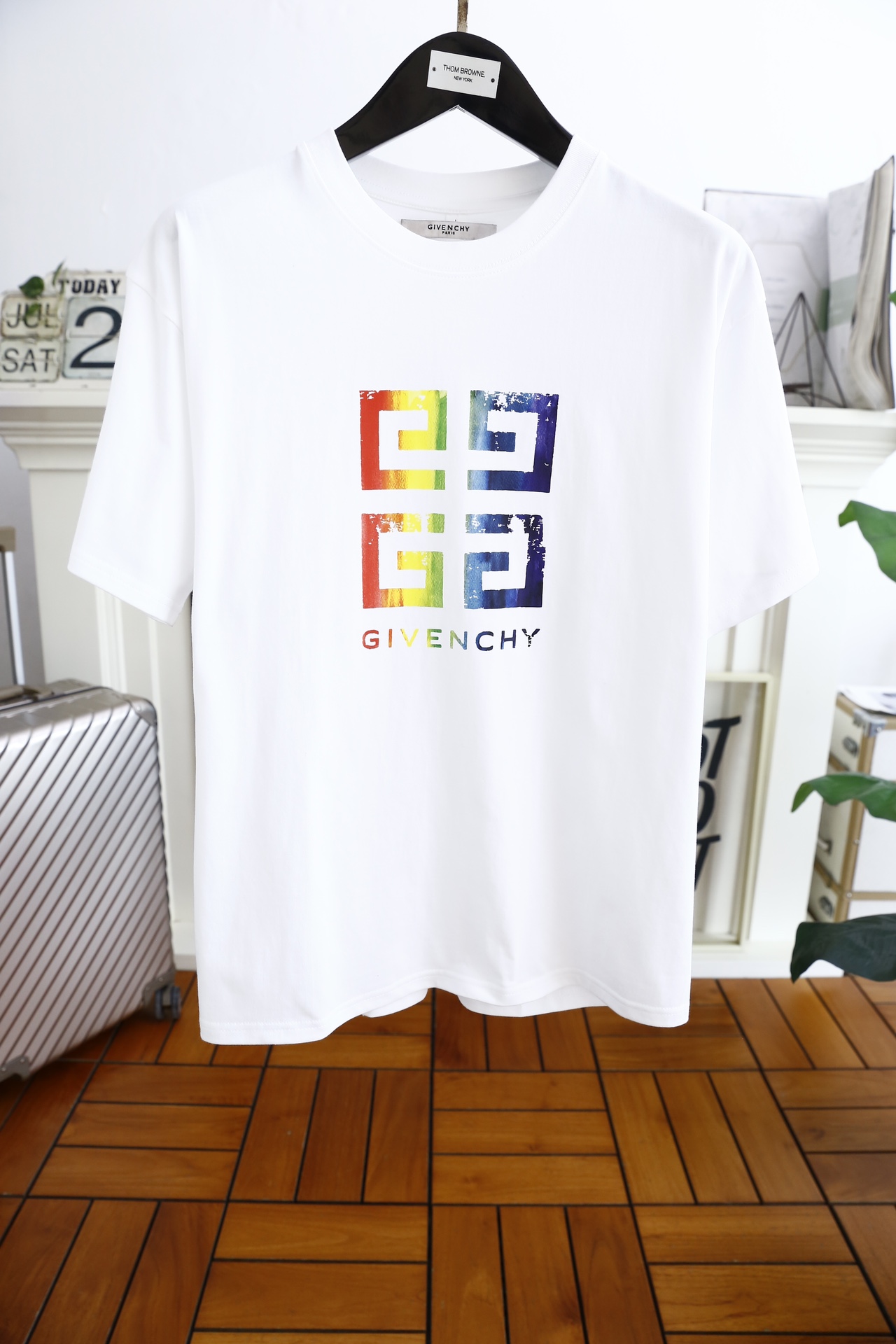 纪梵希/Givenchy.24夏季新品男士时尚经典圆领短袖时尚单品设计更加时尚舒适高标准定制上身非常有型