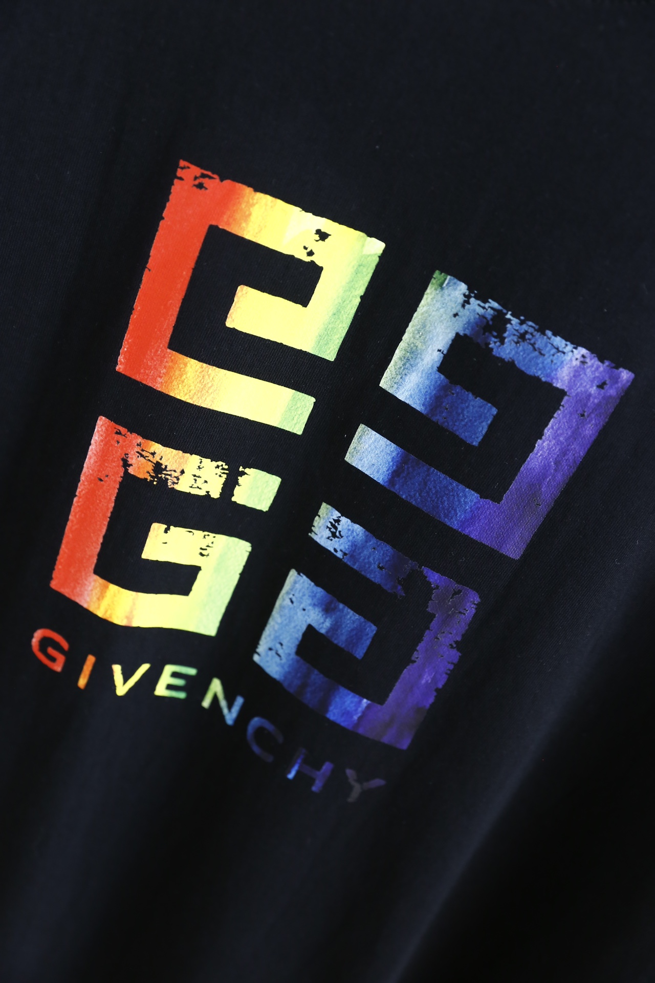 纪梵希/Givenchy.24夏季新品男士时尚经典圆领短袖时尚单品设计更加时尚舒适高标准定制上身非常有型