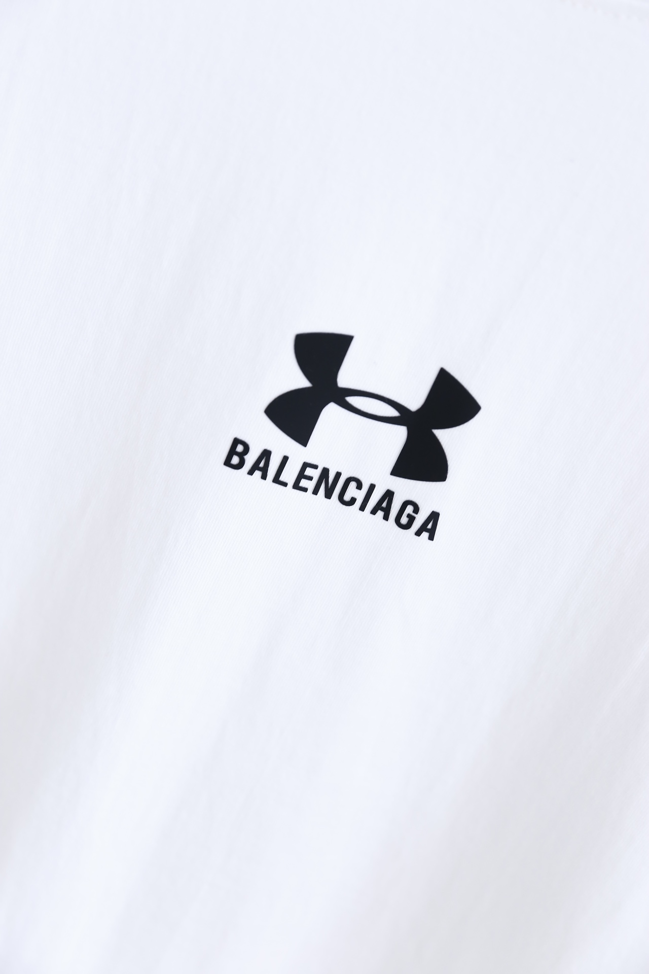 巴黎世家/Balenciaga.24夏季新品男士套头短袖时尚经典圆领设计！胸前品牌字母LOGO搭配！高级