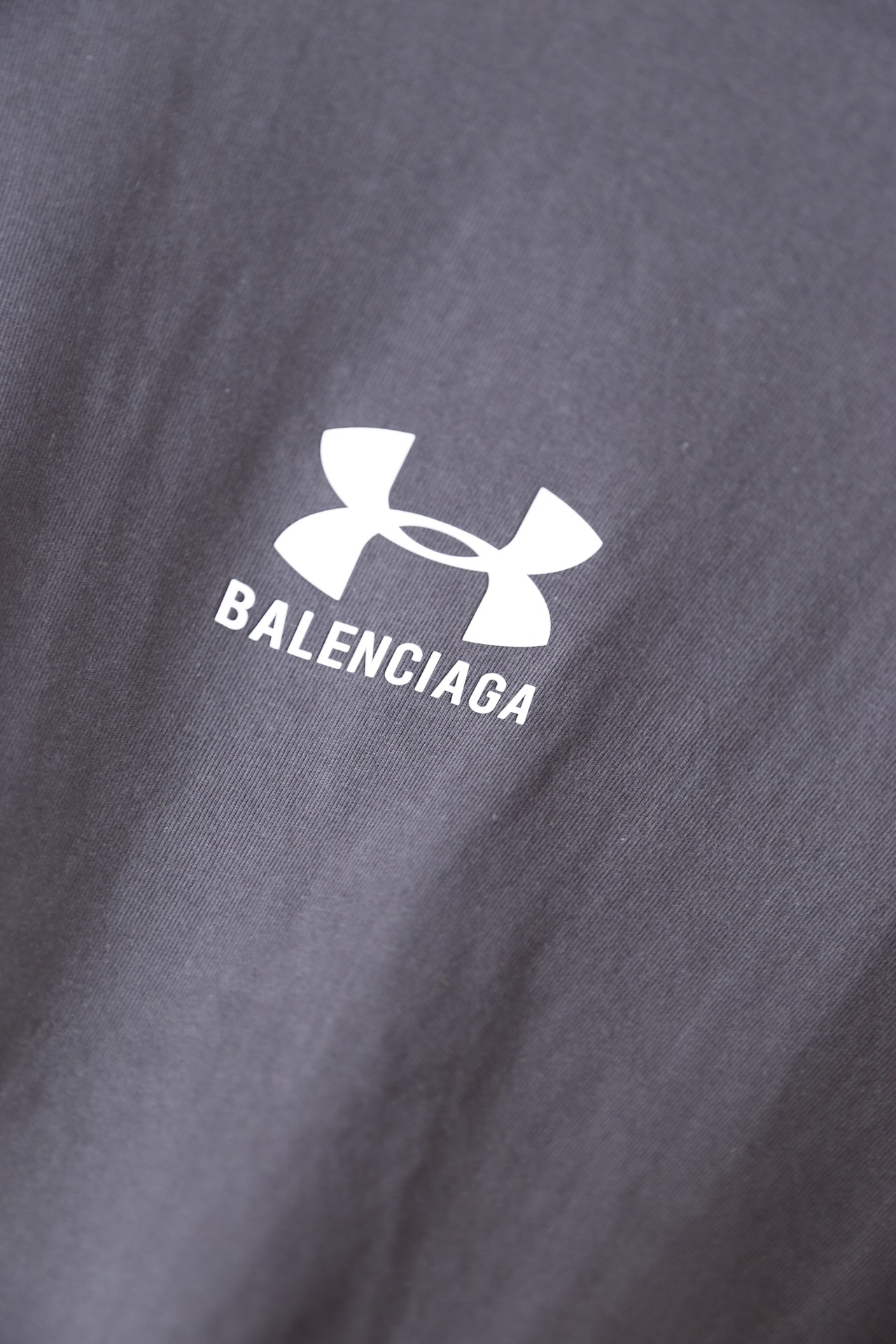 巴黎世家/Balenciaga.24夏季新品男士套头短袖时尚经典圆领设计！胸前品牌字母LOGO搭配！高级