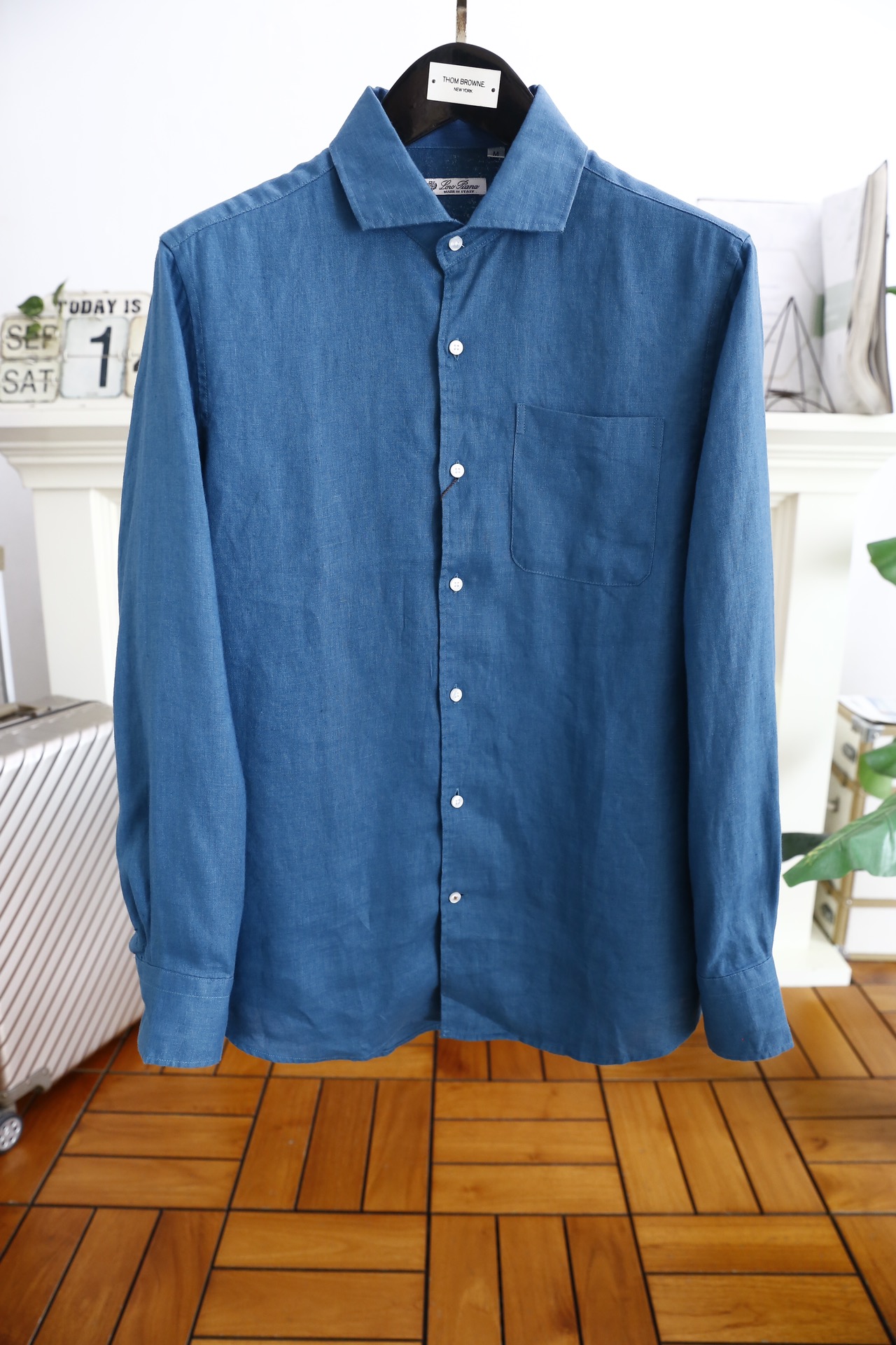 NO:136470,LP. New autumn fashion versatile linen long-sleeved shirt, trading company channel goods, perfect quality, belonging to the cabinet-level, predictable hot product, high-end custom imported linen cotton fabric, master-level tailoring, invincible texture, excellent skin-friendly, very outstanding aesthetic design, exquisite craftsmanship, smooth lines, perfect match!  Easy to upgrade the sense of fashion, with high recognition, excellent upper body effect, extremely exquisite workmanship, neat and meticulous routes, and can be matched for business or daily leisure!  Counter size S-2XL, shipped the next day!  loro piana alexander wang19860909LP. 秋季新款时尚百搭亚麻长袖衫,贸易公司渠道货,品相完美如斯,属于入柜级别,可预见性的爆款,高级定制进口亚麻棉面料,大师级剪裁,质感无敌,亲肤性极佳,非常出彩的美学设计,工艺精湛,线条流畅,完美搭配！轻松将时髦感进阶,有着高强辨识度,上身效果超赞,做工极为考究严谨,走线工整细致,商务抑或日常休闲均可搭配！专柜尺码S-2XL,隔天出货！,,loro piana,alexander wang,Men's clothing