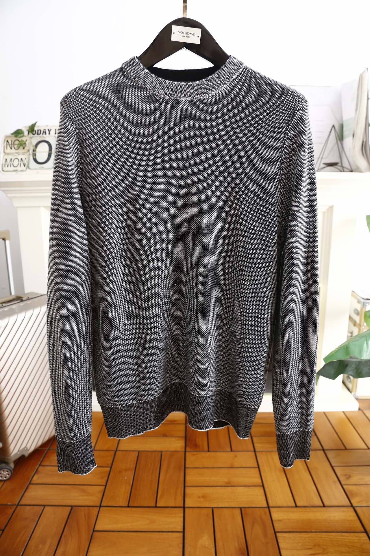 NO:124259,LP. 24 autumn and winter new men's sweater exclusively presented!  Luxury classic elements are matched with a sweater that is extremely versatile and in line with the aesthetic tone. The most basic style is in a minimalist and low-key luxury style. The simpler the item in the fashion industry, the easier it is to show the high-end and fashionable feeling, and it uses customized wool fabrics!  It has a soft and comfortable touch, excellent skin-friendly, and has a fashionable style that reduces age. It is a must-have item!  Size M-2XL, shipped the next day!  loro piana sweaters alexander wang19860909LP. 24秋冬新品男士毛衫独家呈现！奢华经典元素搭配超级百搭极符合美学基调的一款毛衣,最基础的款式以极简低调的奢华风格,在时尚界越简单的单品,越极易彰显出高级时髦感,采用定制毛线面料！触感柔软舒适,亲肤性极佳,极具减龄时髦款式,必入单品！尺码M-2XL,隔天出货！,,loro piana,sweaters,alexander wang,Men's clothing