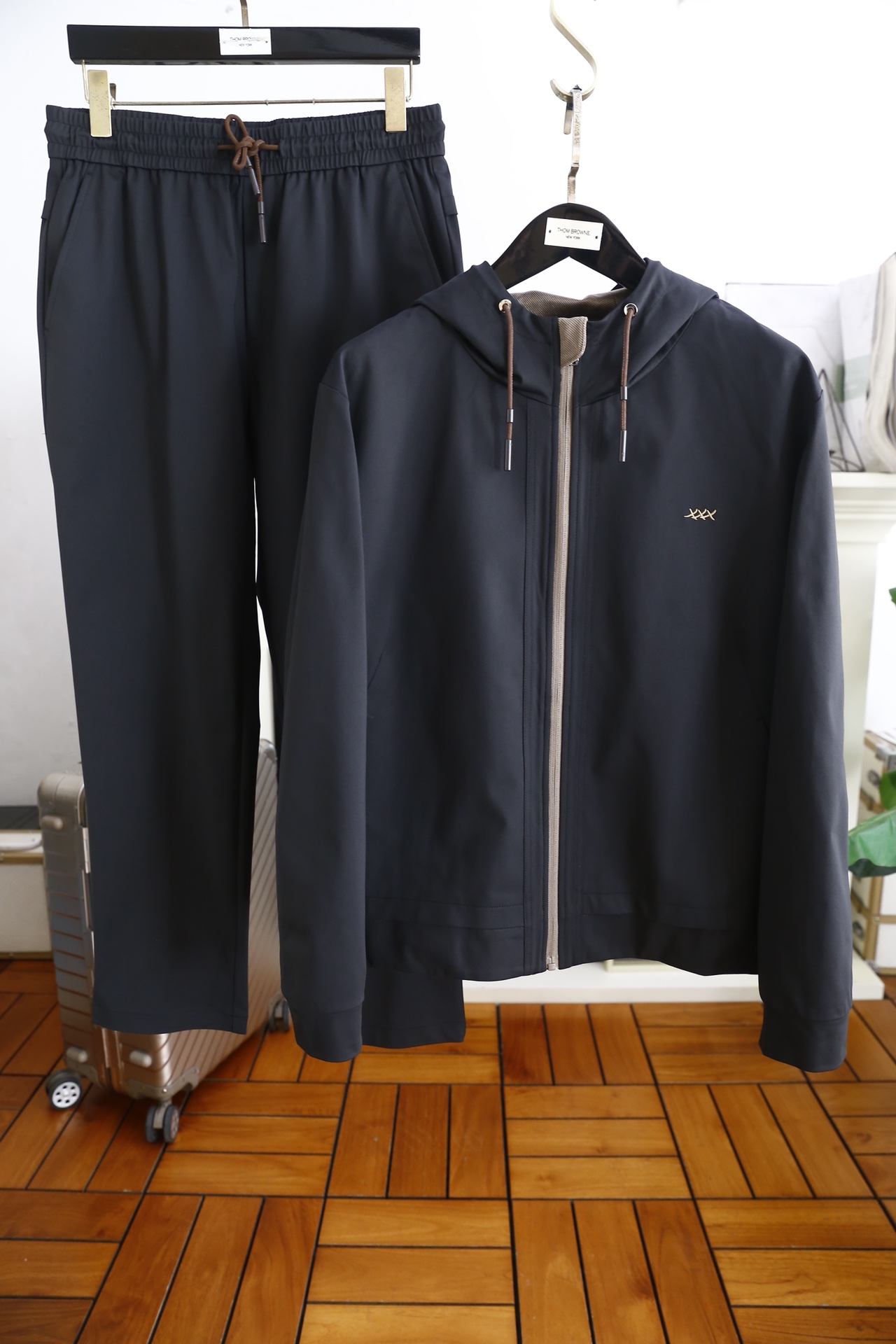 NO:124252,P clothes/trousers p Jeni*/Ze*na. ss autumn and winter new products!  Fashionable and trendy men's casual sports suits are made of high-end customized fabrics and high-weight fabrics, making them soft and comfortable!  The touch is delicate and soft, the upper body is comfortable and breathable, the luxury and classic brand LOGO brand style, luxurious and atmospheric style, the dress is not picky, the workmanship is meticulous, there is no pressure to enter and exit the counter. It is definitely a good product worth everyone!  Counter size M-3XL, shipped the next day!  ,zegna,alexander wang19860909P衣/裤p杰尼*/Ze*na. ss秋冬新品！时尚潮流男士休闲运动套装采用高档定制面料,高克重面料,具备柔软舒适！手感细腻柔软 上身舒适透气 奢华经典品牌LOGO大牌风范 奢华大气 百搭款式 穿着不挑人 ,做工精细一丝不苟 ,出入专柜无压力 绝对值得人手一件的好货！专柜尺码M-3XL,隔天出货！,,zegna,alexander wang,Men's clothing