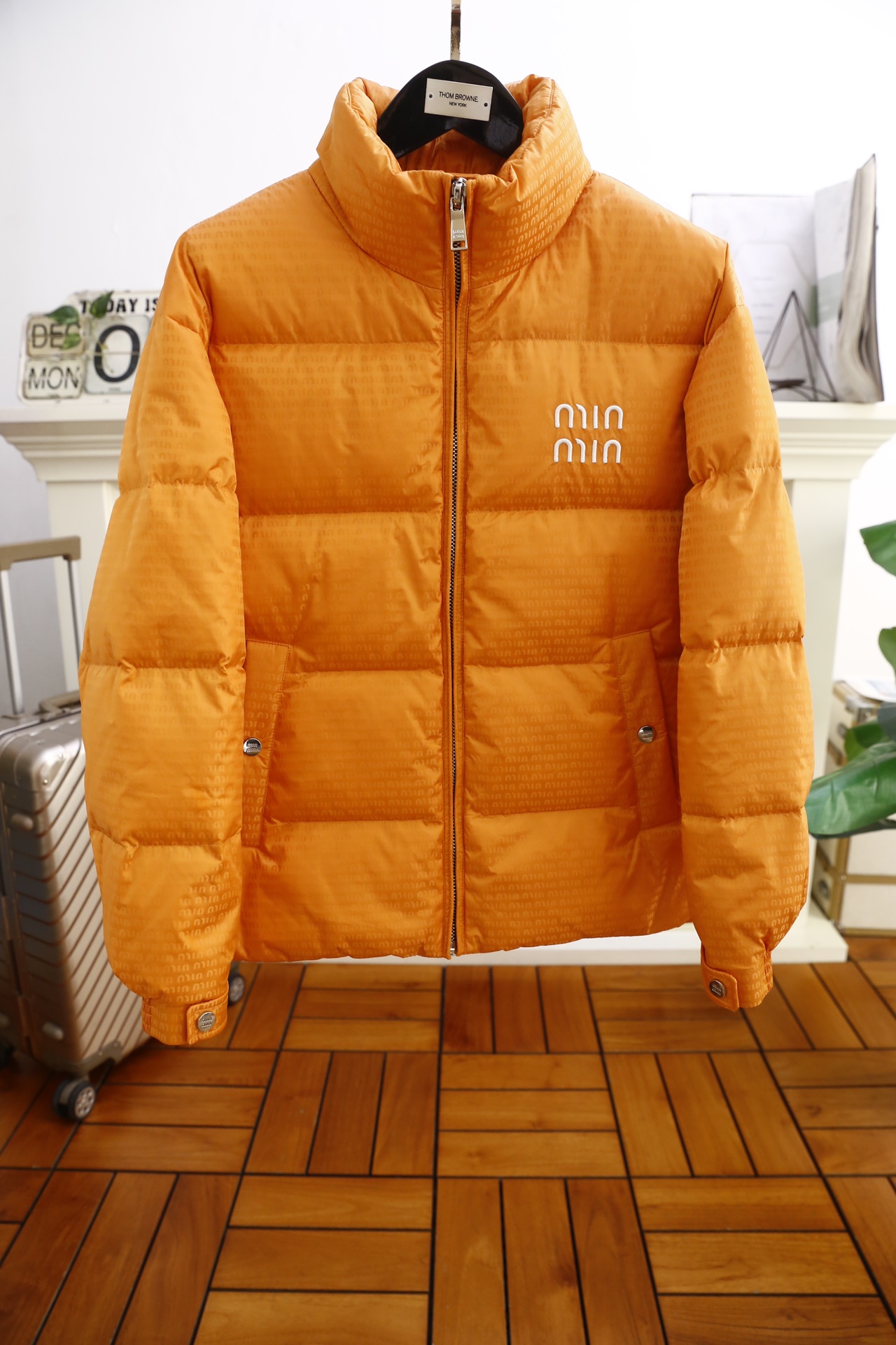 MIUMIU.2024秋冬新品！时尚男士羽绒服外套！超级无敌保暖领口细节时尚立领设计不会显得整体造型太过