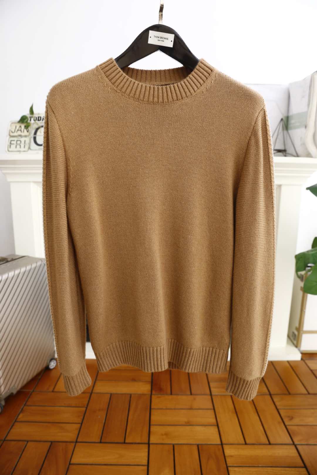 NO:124262,LP. New autumn and winter style!  Fashionable men's round neck sweater luxury classic element design!  A sweater that is super versatile and in line with the aesthetic tone, the most basic style is with a minimalist and low-key luxury style. The simpler the item in the fashion industry, the easier it is to show a high-end and fashionable feeling. Customized wool fabrics are soft and comfortable to touch, excellent skin-friendly, and have a very age-reducing fashionable style. They are a must-have item!  Size M-2XL, shipped the next day!  loro piana sweaters alexander wang19860909LP. 秋冬新款！时尚男士圆领毛衫奢华经典元素设计！超级百搭极符合美学基调的一款毛衣,最基础的款式以极简低调的奢华风格,在时尚界越简单的单品,越极易彰显出高级时髦感,客供定制羊毛面料触感柔软舒适,亲肤性极佳,极具减龄时髦款式,必入单品！尺码M-2XL,隔天出货！,,loro piana,sweaters,alexander wang,Men's clothing