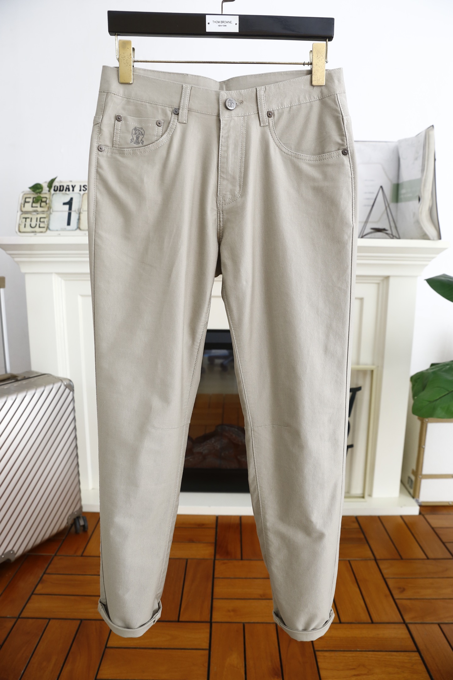 NO:116355,Brunello Cucinelli. Spring 2025 new products for men's business casual men's casual trousers!  The overall simple design, classic and versatile style, without too much decoration, the main fabric and style, the classic brand LOGO is used as the highlight of the details. The fabric is made of comfortable mulberry silk   cotton blended fabric, moderate thickness, skin-friendly on the upper body, breathable, and has a good sense of crispness. Orders of the whole quality!  Counter sizes 30-38, 35/37!  brunello cucinelli alexander wang19860909Brunello Cucinelli. 2025春季男士新品商务休闲男士休闲长裤！整体简约的设计,经典百搭的款式 没有过多的装饰 主打面料与版型经典品牌LOGO作为细节亮点 面料采用舒适桑蚕丝 棉质混纺面料,厚度适中,上身亲肤 透气,能有很好的挺括感 全品相的订单！专柜尺码30-38,有35/无37！,,brunello cucinelli,alexander wang,Men's clothing