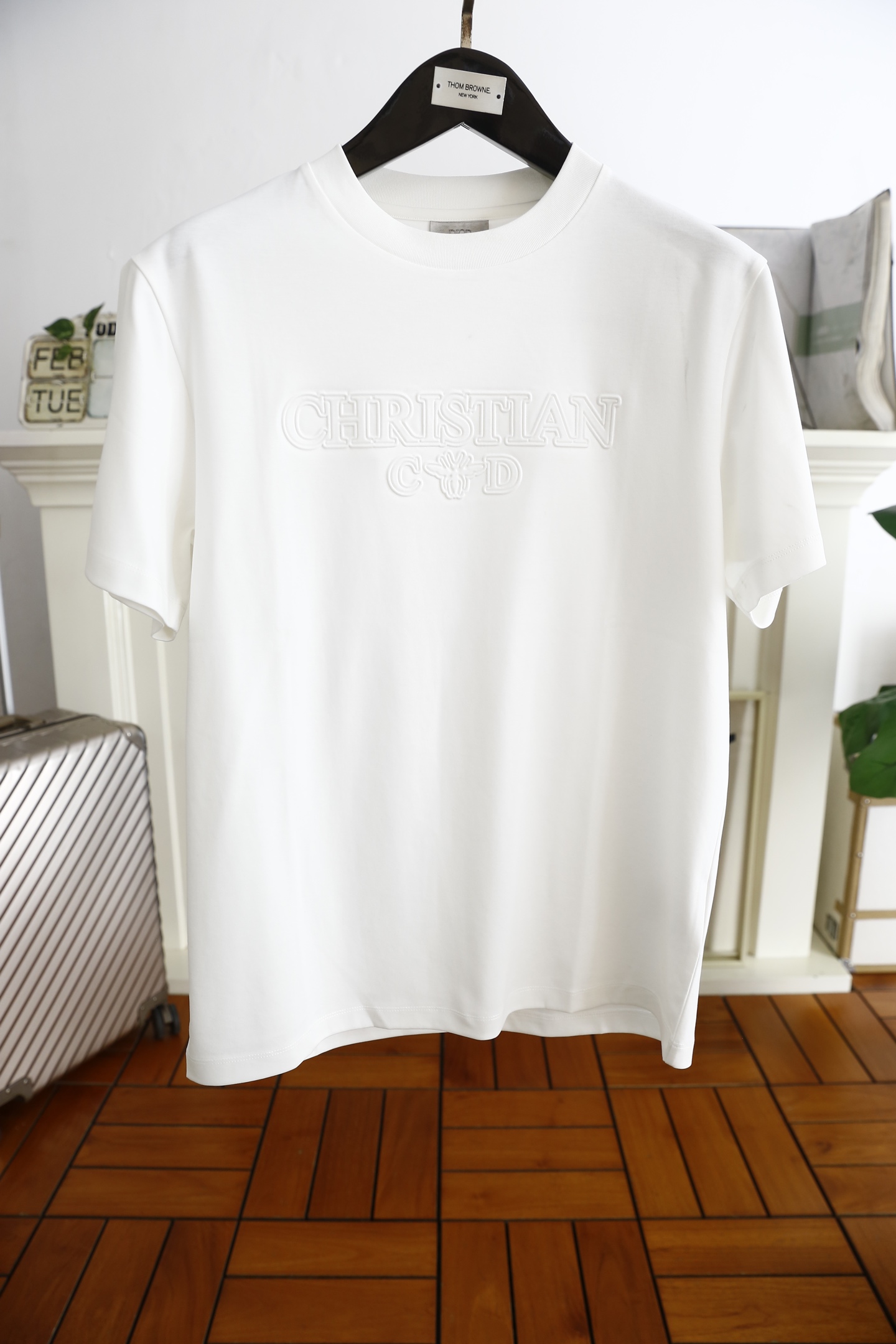 NO:116378,Dior/Christian D*or. 25 spring new product classic round neck men's short-sleeved fashion item design, more fashionable and comfortable, high standard customization, very stylish upper body, luxurious brand classic letter LOGO pattern on the chest, customer-supplied auxiliary materials, using top-grade comfortable cotton fabric with very delicate texture, exquisite details and exquisite craftsmanship, extremely shaping item, can be matched with any fashion, super good style, a must-have item for trendy men. Counter size: M-3XL, slightly wide and large version!  Shipping the next day!  ,dior,T-shirt,alexander wang19860909迪奥/Christian D*or. 25春季新品经典圆领男士短袖时尚单品设计,更加时尚舒适,高标准定制,上身非常有型,胸前奢华品牌经典字母LOGO 图案 客供辅料,采用顶级舒适棉面料质感非常细腻,细节工艺精湛考究,塑造性极高的一款单品,任何时装都可以搭配,版型超级好 潮男必备单品 专柜尺码:M-3XL,微阔偏大版！隔天出货！,,dior,T-shirt,alexander wang,Men's clothing