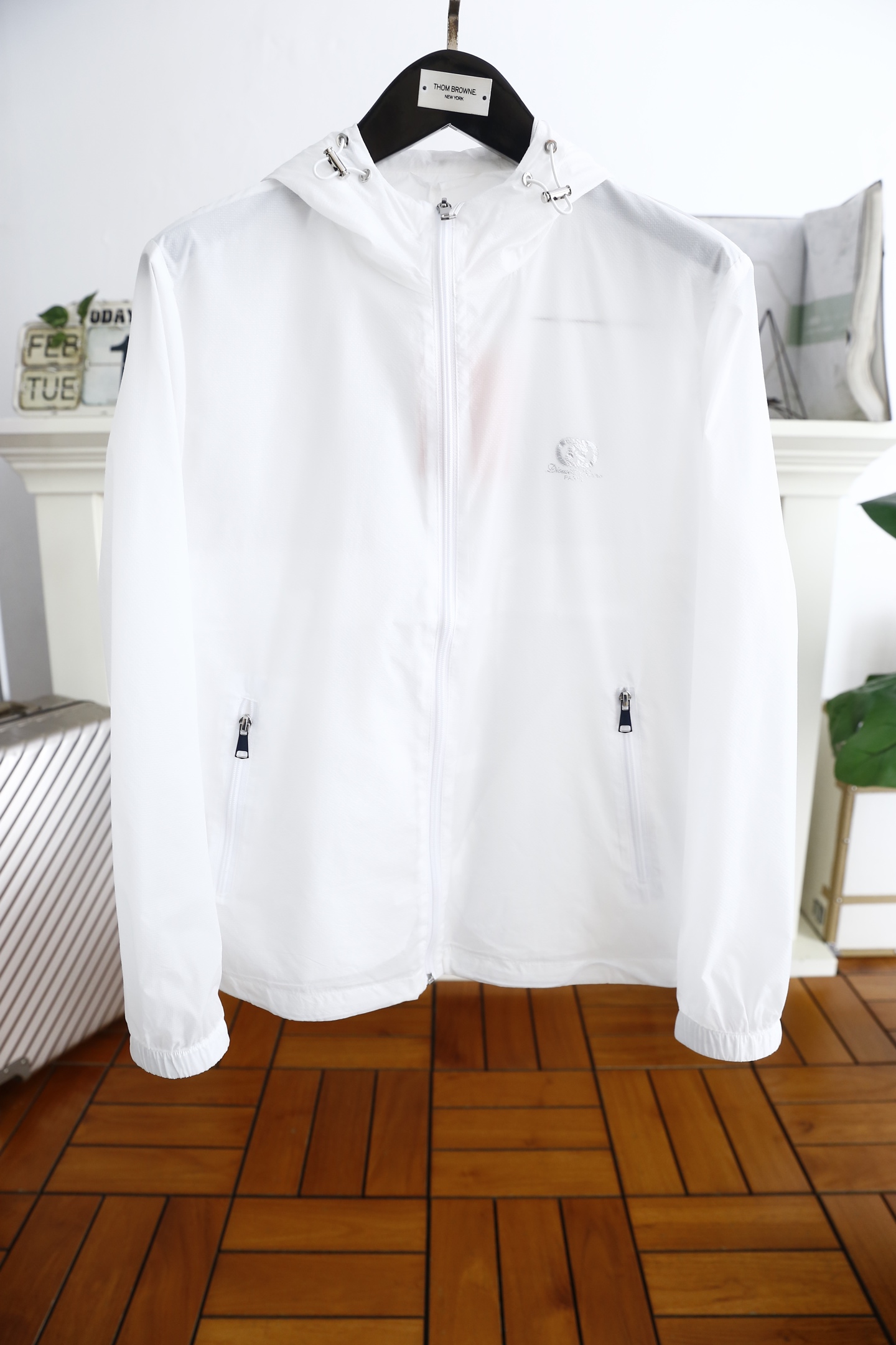 NO:116369,Gucci. 2025 spring new product fashion hooded sunscreen luxury classic custom logo design high-end customization anyone can drive easily. Imported high-end top-grade fabrics, soft hand, comfortable and stylish, excellent warmth, luxurious fashion craftsmanship styles, foreign trade company orders, produced by domestic first-tier OEM factories, customized high-density fabrics, luxurious classic designs, fashion essentials!  Highly recommended to purchase!  Counter size: 48-56, shipped the next day!  ,gucci,hats,alexander wang19860909古驰. 2025春季新品时尚连帽防晒衣奢华经典定制logo设计高级定制 任何人都可以轻松驾驶 进口高档顶级面料 手软舒适有型 保暖极佳,奢华时尚工艺款式,外贸公司订单,国内一线代工厂出品,订制高密度面料,奢华经典设计,时尚必备单品！强烈推荐购入！专柜尺码:48-56,隔天出货！,,gucci,hats,alexander wang,Men's clothing