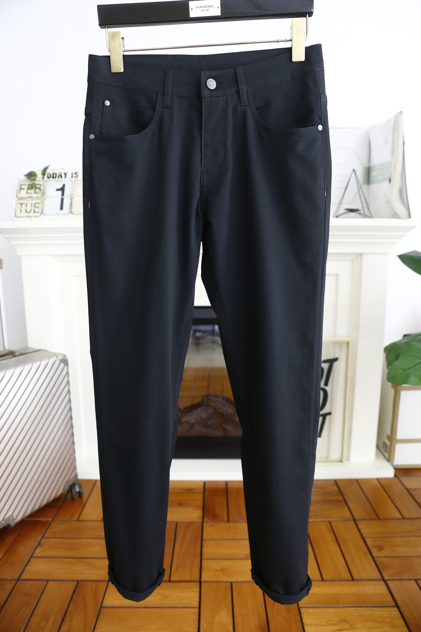 NO:117038,LP. New spring 2025 products for men's business casual men's casual trousers!  The overall simple design, classic and versatile style, without too much decoration, the main fabric and style, the classic brand letter LOGO is used as the highlight of the details. The fabric is made of comfortable cotton blended fabric, moderate thickness, skin-friendly on the upper body, breathable, and has a good sense of crispness. Orders of the whole quality!  Counter sizes 30-38, 35/37!  loro piana alexander wang19860909LP. 2025春季新品男士商务休闲男士休闲长裤！整体简约的设计,经典百搭的款式 没有过多的装饰 主打面料与版型经典品牌字母LOGO作为细节亮点 面料采用舒适棉质混纺面料,厚度适中,上身亲肤 透气,能有很好的挺括感 全品相的订单！专柜尺码30-38,有35/无37！,,loro piana,alexander wang,Men's clothing