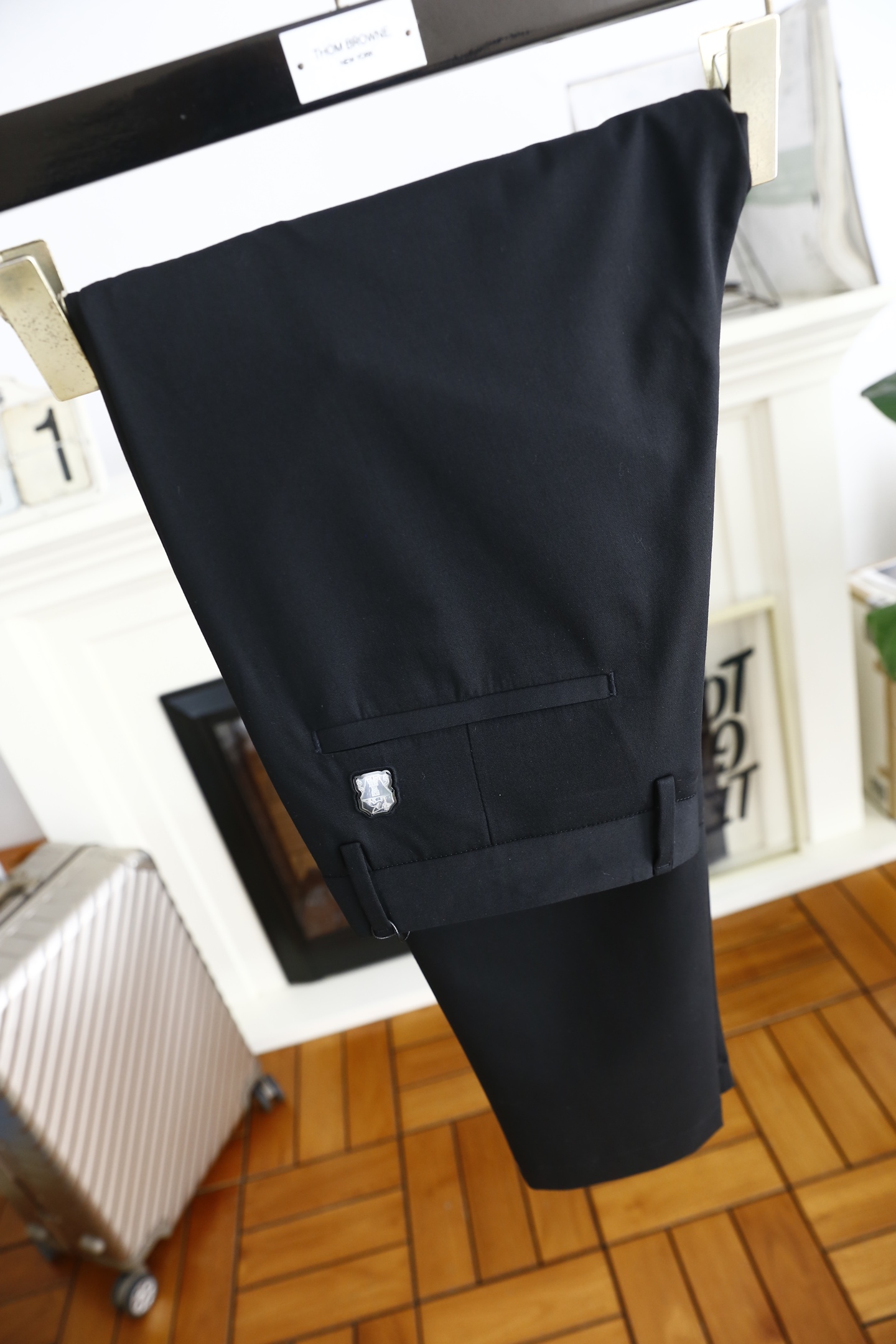 🔥Brunello Cucinelli.
2025春季时尚新品男士休闲西裤！采用舒适天丝混纺面料，奢华品
