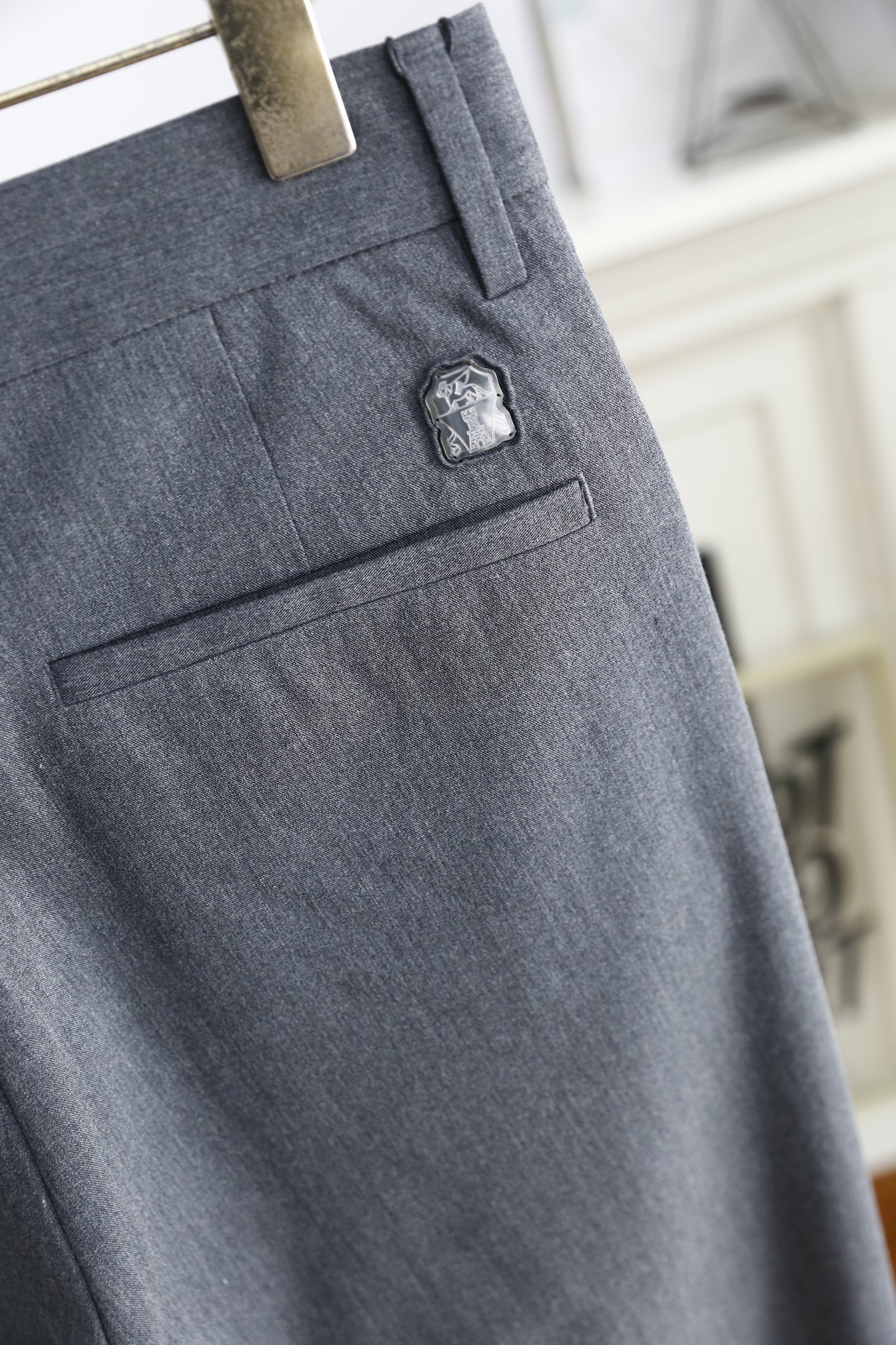 🔥Brunello Cucinelli.
2025春季时尚新品男士休闲西裤！采用舒适天丝混纺面料，奢华品