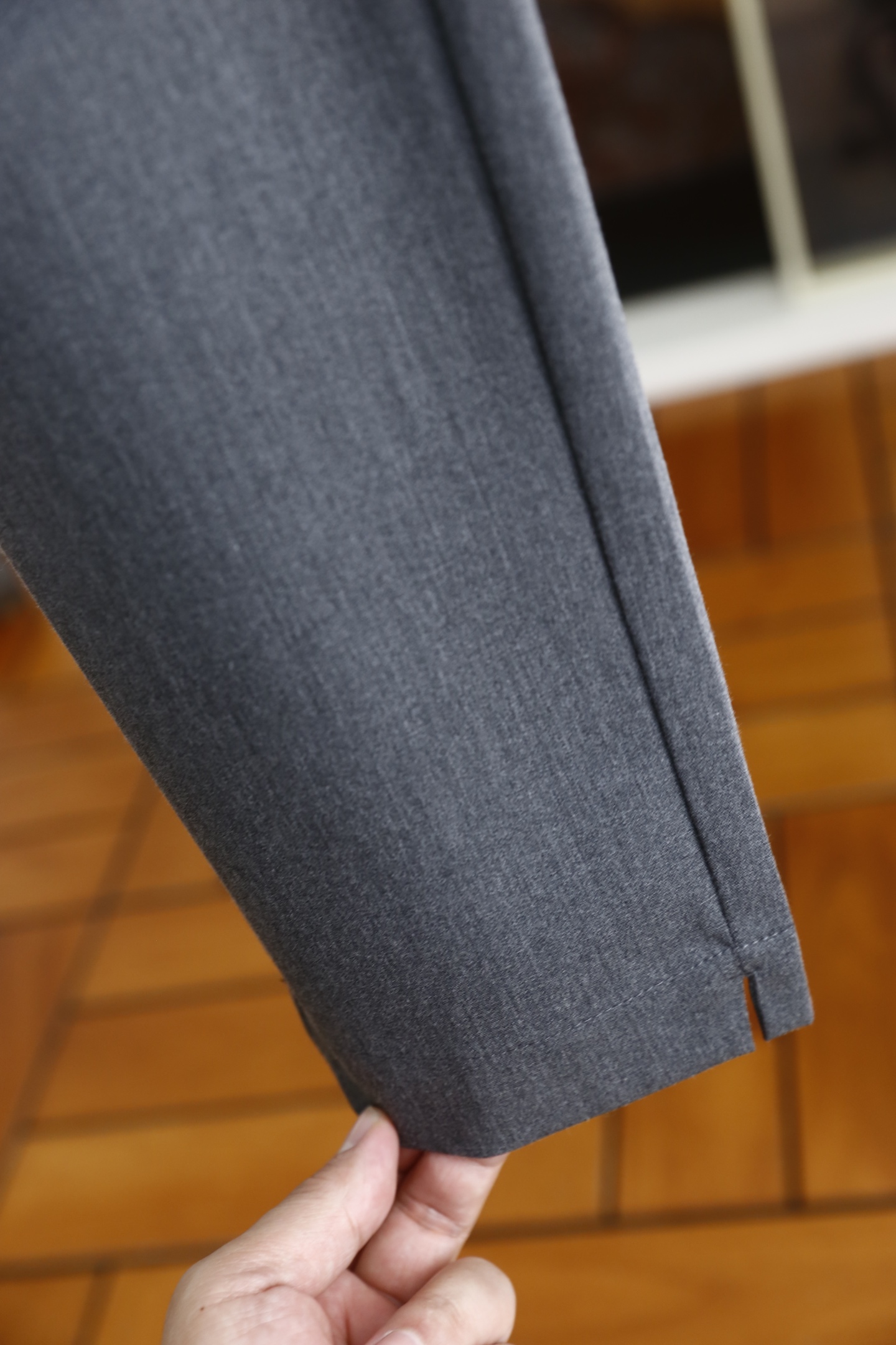 🔥Brunello Cucinelli.
2025春季时尚新品男士休闲西裤！采用舒适天丝混纺面料，奢华品