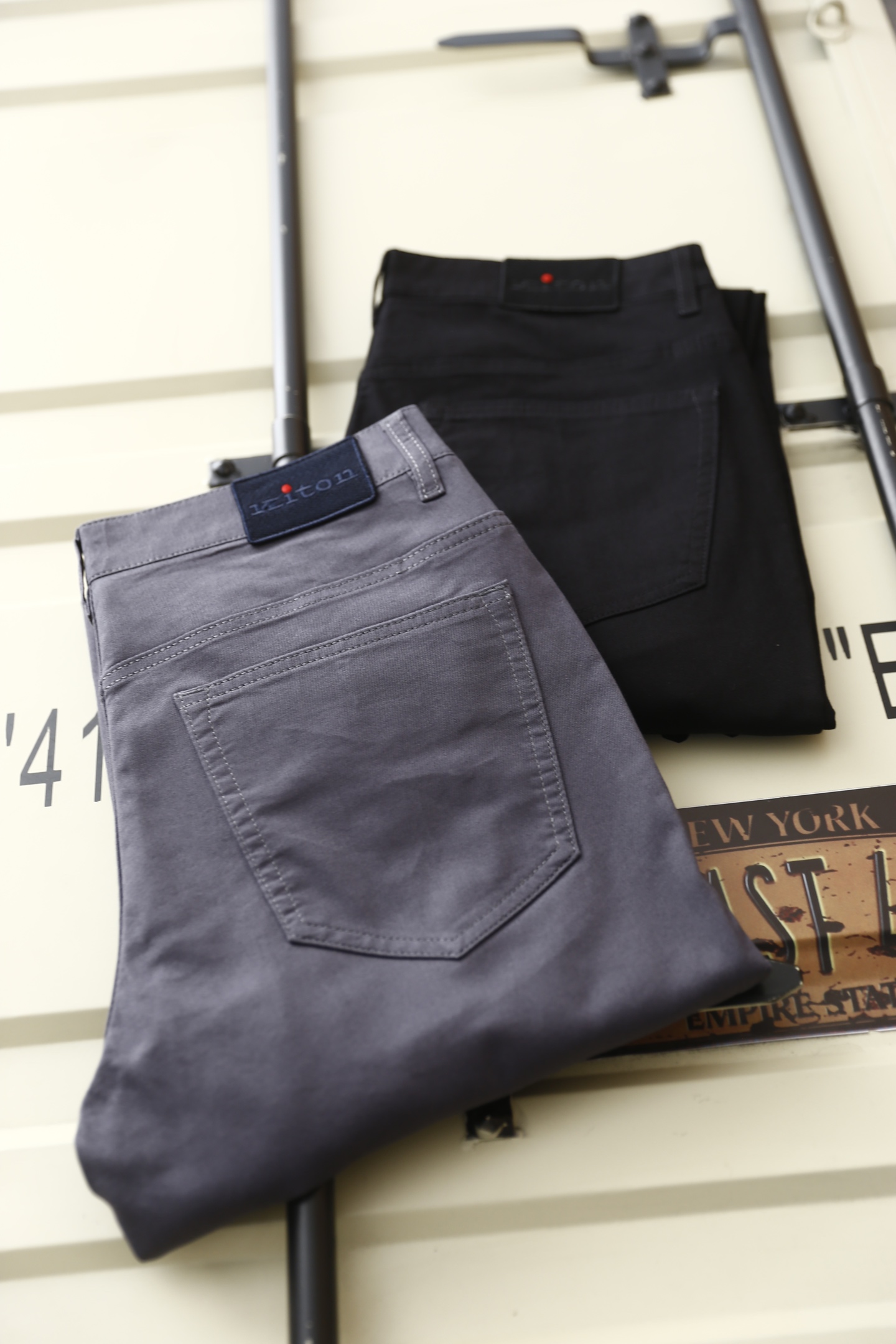 🔥Kiton.
2025春季新品男士👍🏼商务休闲男士休闲长裤！整体简约的设计，经典百搭的款式 没有过多的
