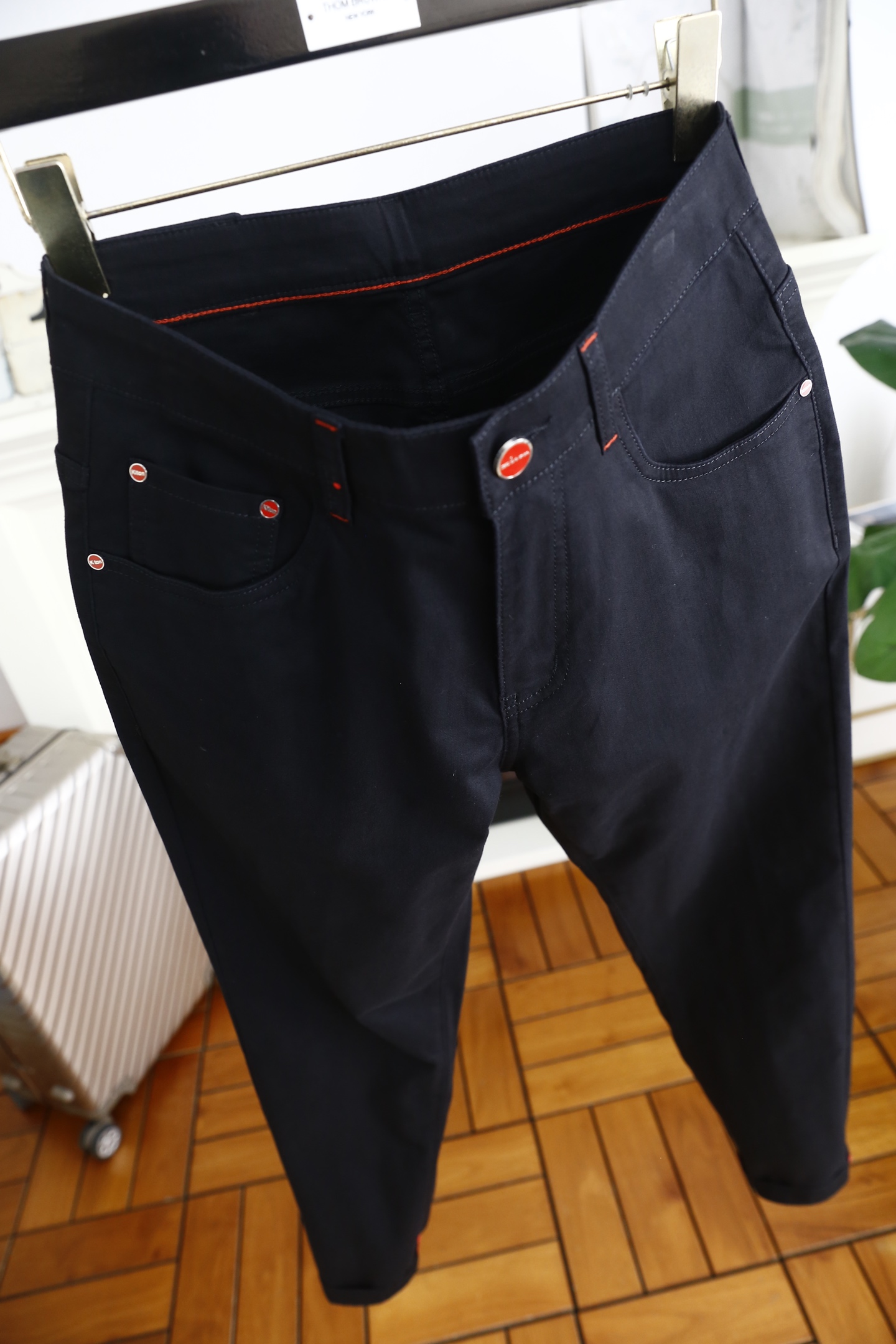 🔥Kiton.
2025春季新品男士👍🏼商务休闲男士休闲长裤！整体简约的设计，经典百搭的款式 没有过多的