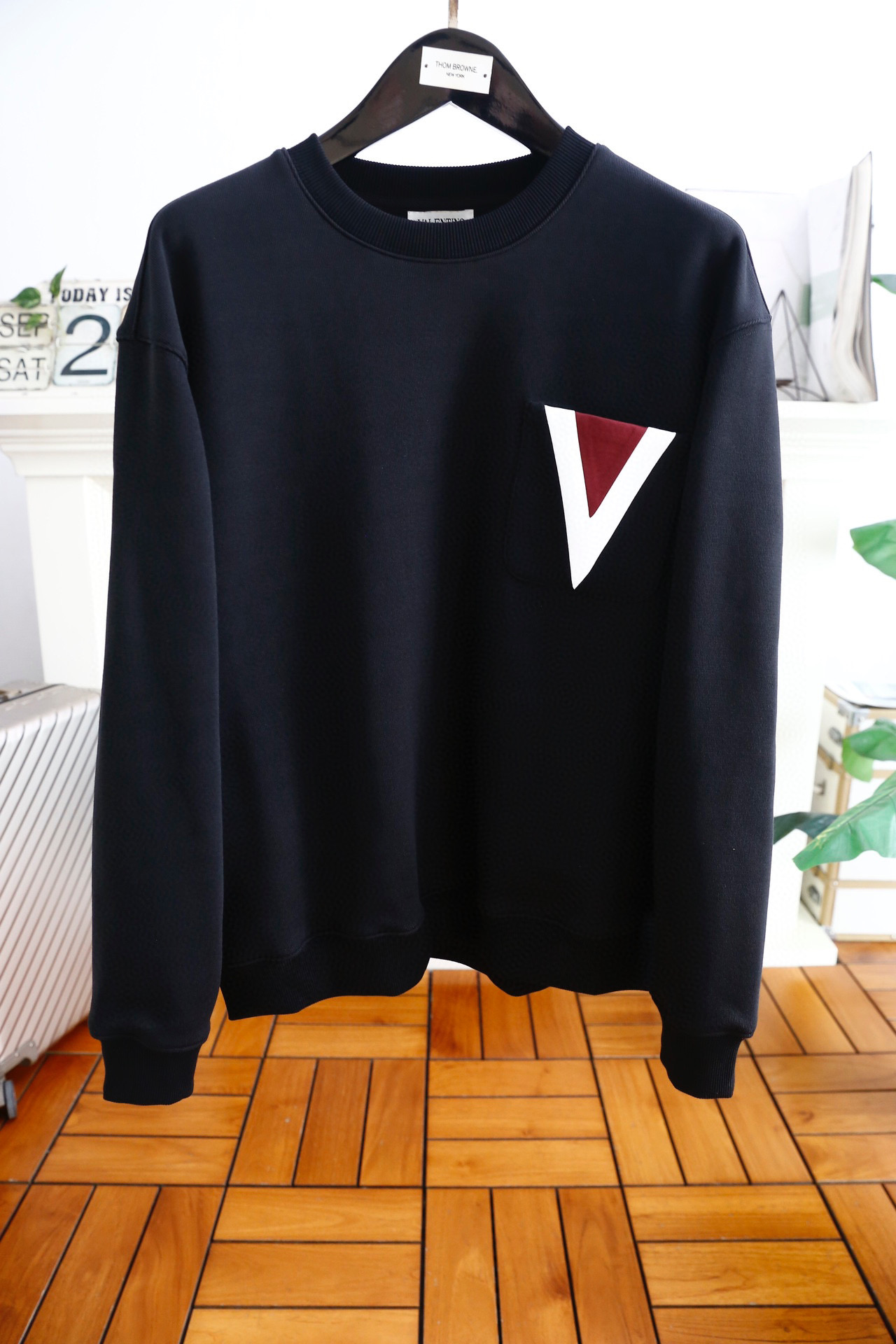🔥ale*tino/华伦*奴.
秋冬经典品牌V字名牌男士圆领卫衣  经典款口袋款 V字五金的点缀结合双料