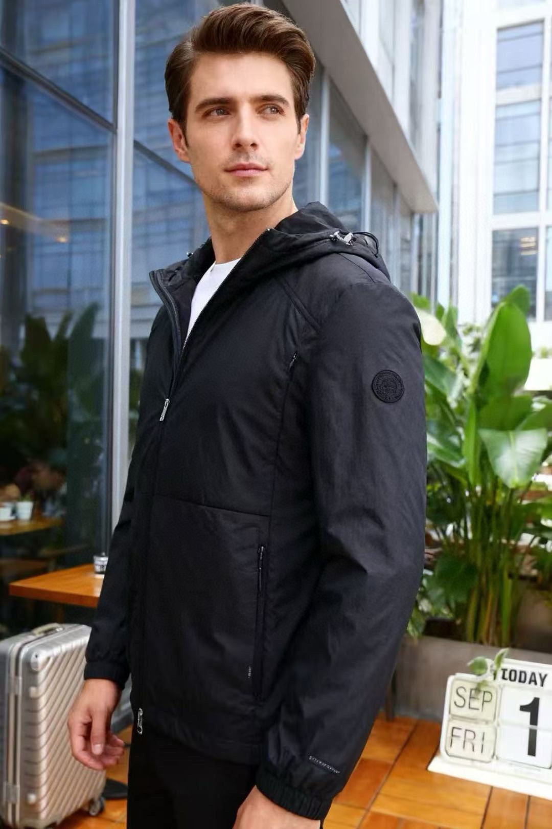 NO:599961,Mon*ler. 2025 autumn new top-quality original men's jacket!  Fashionable hooded design, top private custom fabrics and classic brand LOGO elements!  The upper body is comfortable, the craftsmanship is exquisite, the warmth is excellent, and the upper body effect is excellent, fully reflecting the man's temperament and taste, fashionable elegance, and aristocratic heritage!  Simple and delicate design, perfect cutting, meticulous materials, soft and comfortable feel, gorgeous colors, highlighting the atmosphere!  Counter sizes M-3XL, shipped the next day!  ,,Moncler,jackets & coats,hats,alexander wang19860909蒙口/Mon*ler. 2025秋季新品顶级原单男士夹克！时尚连帽设计顶级私人订制面料经典品牌LOGO元素搭配！上身舒适工艺精致,保暖极佳,上身效果极佳 ,充分体现男人的气质与品位,时尚优雅,贵族底蕴！简洁细腻的设计,裁剪完美 用料一丝不苟 手感柔软舒适 华丽色彩 彰显大气！专柜尺码M-3XL,隔天出货！,,Moncler,jackets & coats,hats,alexander wang,Men's clothing