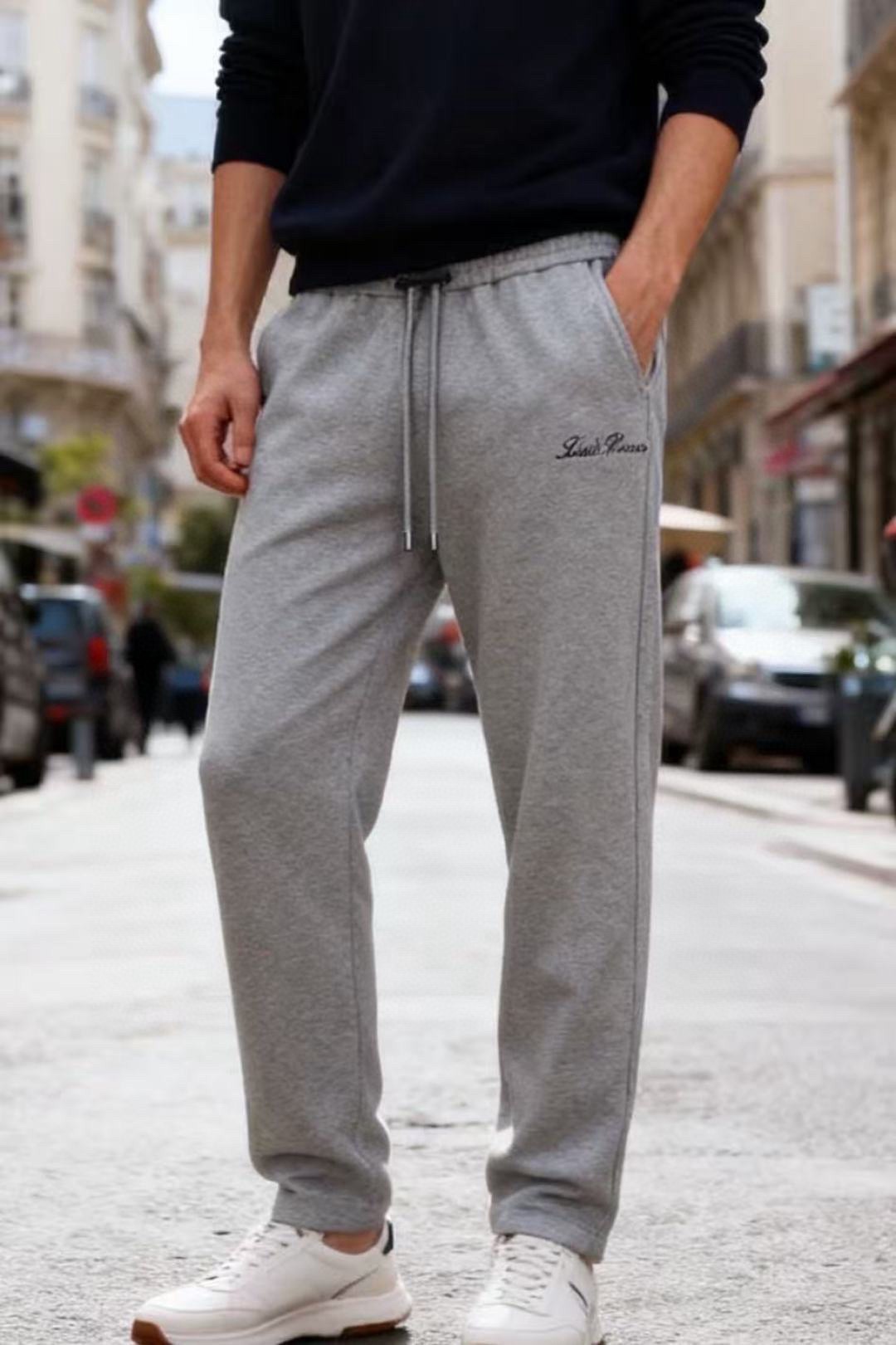 NO:599955,LP. 25 autumn new fashion original men's sweatpants, made of imported high-end top-grade customized cotton fabrics, luxury classic brand original logo design, casual and comfortable on the upper body!  Fashionable elastic waist, versatile and non-restrictive!  The same product from overseas European counters, the upper body is fashionable and sporty, very low-key without losing the luxurious taste!  The stitching is meticulous and strong!  Perfect three-dimensional tailoring, highly recommended to purchase!  Counter sizes 48-58, shipped the next day!  ,,loro piana,alexander wang19860909LP. 25秋季新品时尚原单男士卫裤,采用进口高档顶级定制棉面料,奢华经典品牌原版logo设计 上身随意舒服！时尚松紧腰百搭搭配无束缚感！海外欧洲专柜同品,上身时尚运动显时尚,很低调且不失奢华品味！车工缝线细致而强悍！完美立体剪裁,强烈推荐购入货色！专柜尺码48-58,隔天出货！,,loro piana,alexander wang,Men's clothing