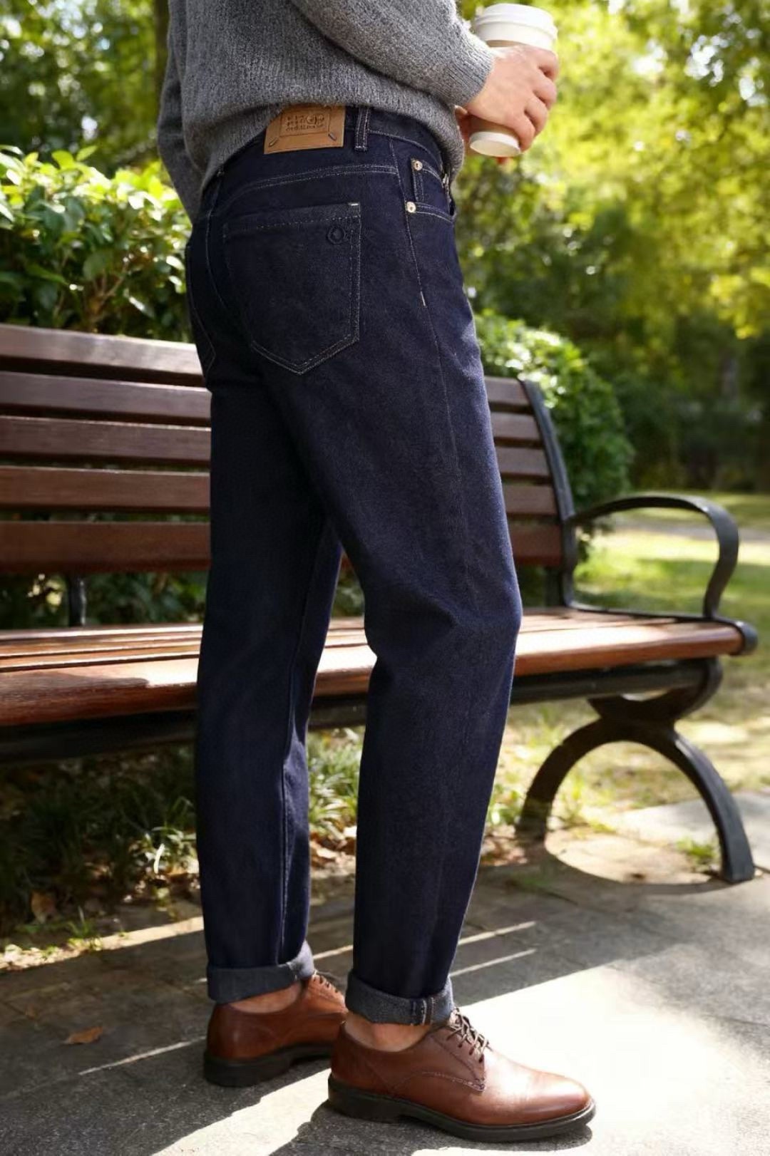 NO:656232,Martin Margiela. 2025 new autumn original high-end men's jeans!  Luxurious classic brand LOGO accessories are very comfortable to wear, low-key yet luxurious, and look very classy. Needless to say, the style and cut of the pants. The upper body is exquisite and high-end, made of top-quality materials. The real denim is made of high-end top-quality washed denim fabrics. The quality is outstanding. After heavy washing, the pants are very soft!  Don't be picky, the upper body is absolutely stylish and extremely luxurious. The counter sizes are 30-38, and 35 is available!  Ships next day!  ,,masion margiela,jeans,alexander wang19860909马丁马吉拉. 2025秋季新品原单高端男士牛仔裤！奢华经典品牌LOGO配饰 身穿着非常舒适 低调不失奢华 穿出去非常有档次 裤型款式和裁剪亦无需多言 上身精致跃然高档一等一顶级质料 真正殿堂级的牛仔布选用 高档顶级洗水牛仔面料,品质卓然,经过重水洗使得裤子很柔软！不挑人 上身绝对的有型 极度奢华. 专柜尺码30-38,有35！隔天出货！,,masion margiela,jeans,alexander wang,Men's clothing