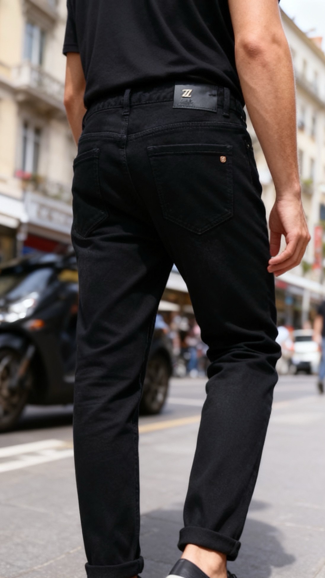 NO:656173,Zegna/Ze*na. 25 new autumn styles!  Fashionable black casual pants for men!  Luxury brand LOGO design is one of the representative brands in the field of luxury fashion!  Made of black washed denim fabric, the pants are slim-fitting and have a classic five-pocket design. There is a brand's iconic leather label on the back waist to highlight the brand's identity!  Suitable for daily casual wear or creating a fashionable and luxurious style. It can be paired with simple tops or items from the same brand to show off your style. Sizes 29-38, shipped the next day!  ,,zegna,alexander wang19860909杰尼亚/Ze*na. 25秋季新款！时尚男士黑色百搭休闲裤！奢华品牌LOGO设计是奢华时尚领域的代表品牌之一！采用黑色洗水牛仔布面料,裤型修身,属于经典五袋款设计后腰处有品牌标志性的皮革标牌,彰显品牌身份！适合日常休闲或打造时尚奢华的穿搭风格,搭配简约上衣或品牌同系列单品均可展现格调.尺码29-38,隔天出货！,,zegna,alexander wang,Men's clothing