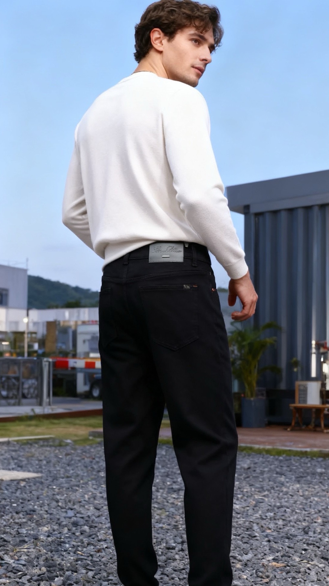 NO:656163,LP. 25 new autumn style!  Fashionable black casual pants for men!  Luxury brand LOGO design is one of the representative brands in the field of luxury fashion!  Made of black washed denim fabric, the pants are slim-fitting and have a classic five-pocket design. There is a brand's iconic leather label on the back waist to highlight the brand's identity!  Suitable for daily casual wear or creating a fashionable and luxurious style. It can be paired with simple tops or items from the same brand to show off your style. Sizes 29-38, shipped the next day!  ,,loro piana,alexander wang19860909LP. 25秋季新款！时尚男士黑色百搭休闲裤！奢华品牌LOGO设计是奢华时尚领域的代表品牌之一！采用黑色洗水牛仔布面料,裤型修身,属于经典五袋款设计后腰处有品牌标志性的皮革标牌,彰显品牌身份！适合日常休闲或打造时尚奢华的穿搭风格,搭配简约上衣或品牌同系列单品均可展现格调.尺码29-38,隔天出货！,,loro piana,alexander wang,Men's clothing
