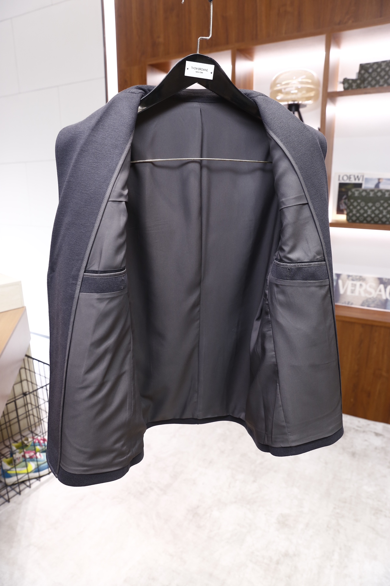 🔥杰尼亚.2025秋冬新品！时尚男士羊毛休闲西装，甄选细腻羊毛面料打造，触感柔软亲肤且质感挺括垂坠；经典