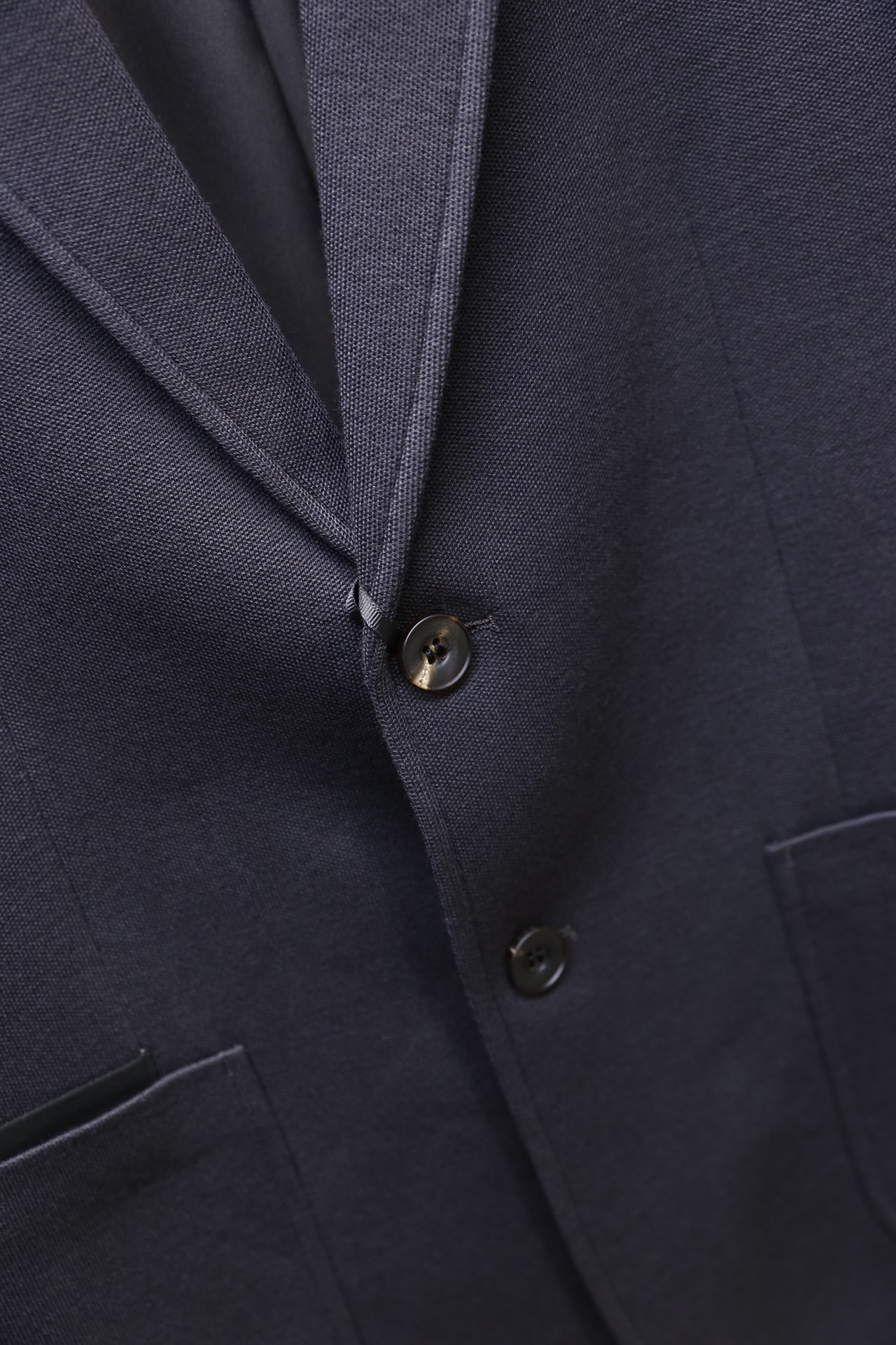 🔥杰尼亚.2025秋冬新品！时尚男士羊毛休闲西装，甄选细腻羊毛面料打造，触感柔软亲肤且质感挺括垂坠；经典